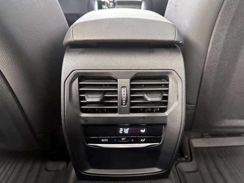 2022 BMW 3 Series 330e xDrive Plug-In Hybrid LOW KM thumb 14
