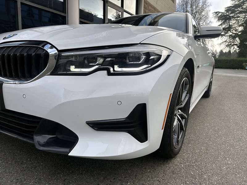 2022 BMW 3 Series 330e xDrive Plug-In Hybrid LOW KM thumb 9