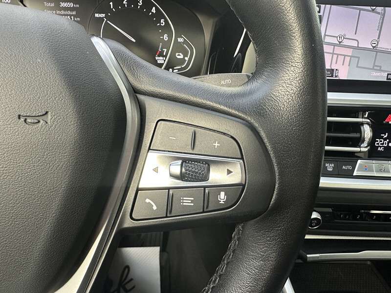 2022 BMW 3 Series 330e xDrive Plug-In Hybrid LOW KM thumb 18