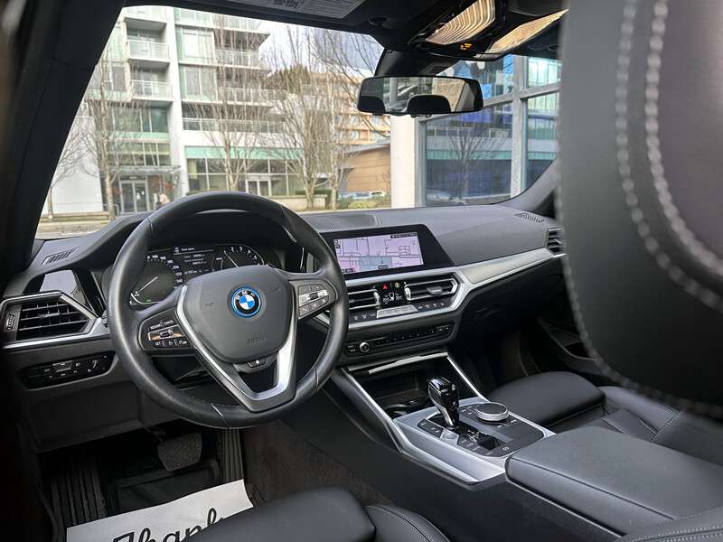 2022 BMW 3 Series 330e xDrive Plug-In Hybrid LOW KM thumb 11