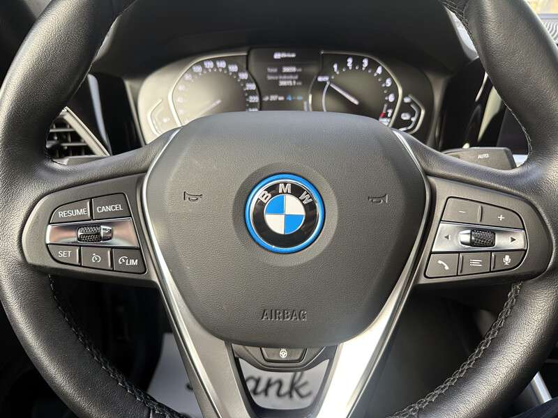 2022 BMW 3 Series 330e xDrive Plug-In Hybrid LOW KM thumb 20