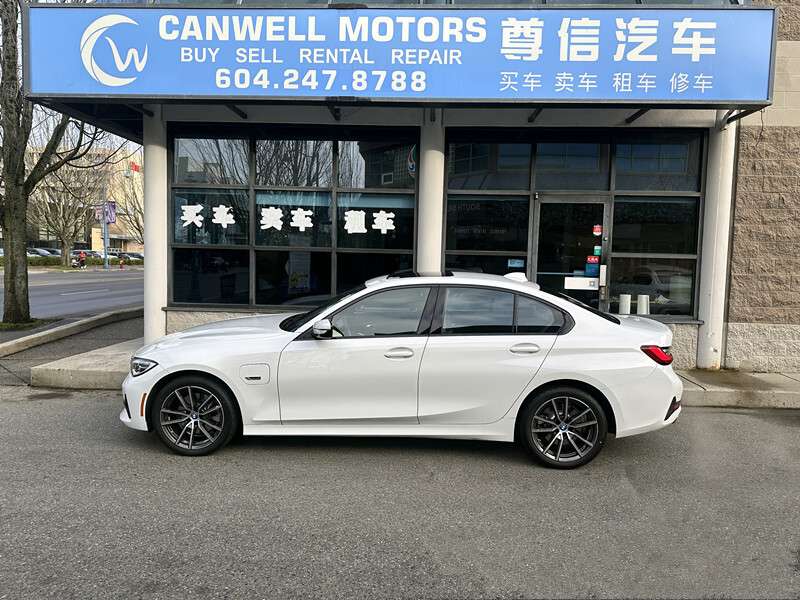2022 BMW 3 Series 330e xDrive Plug-In Hybrid LOW KM alt 3
