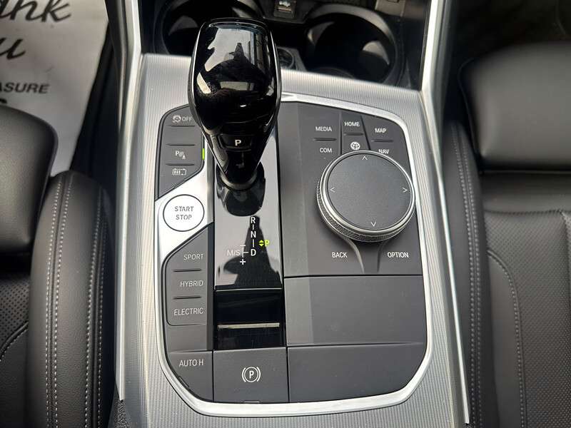 2022 BMW 3 Series 330e xDrive Plug-In Hybrid LOW KM thumb 25