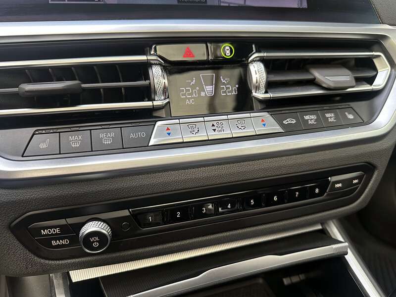 2022 BMW 3 Series 330e xDrive Plug-In Hybrid LOW KM thumb 23