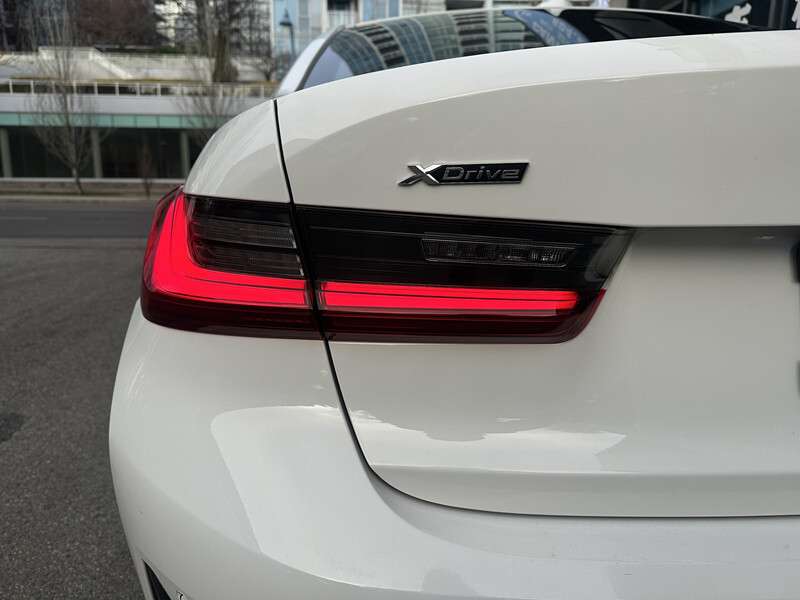 2022 BMW 3 Series 330e xDrive Plug-In Hybrid LOW KM thumb 8