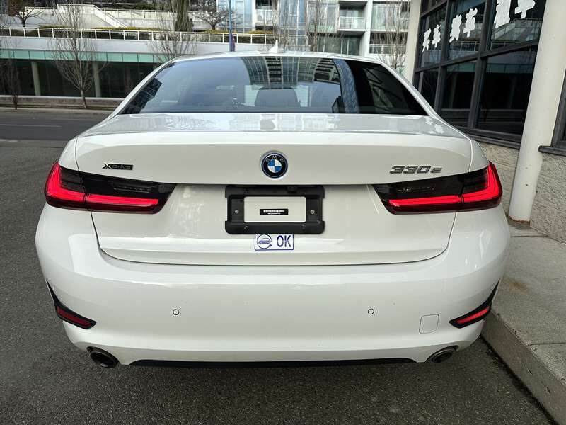 2022 BMW 3 Series 330e xDrive Plug-In Hybrid LOW KM thumb 6