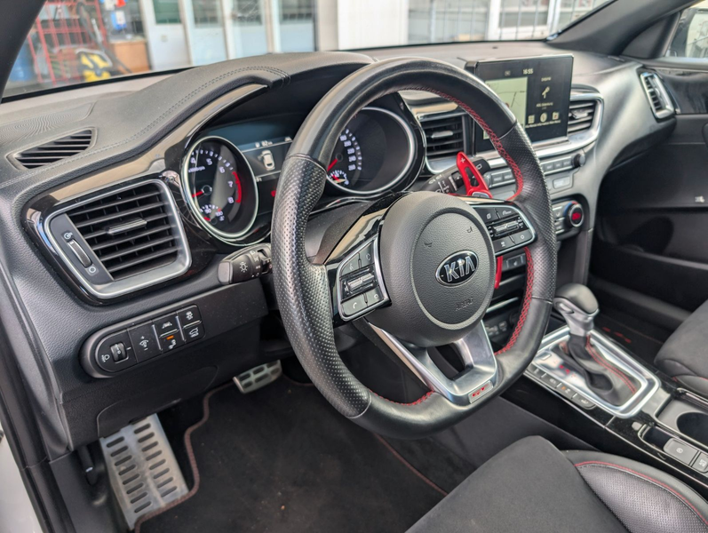 Kia ProCeed / pro_cee'd 1.6 T-GDi GT — photo 11