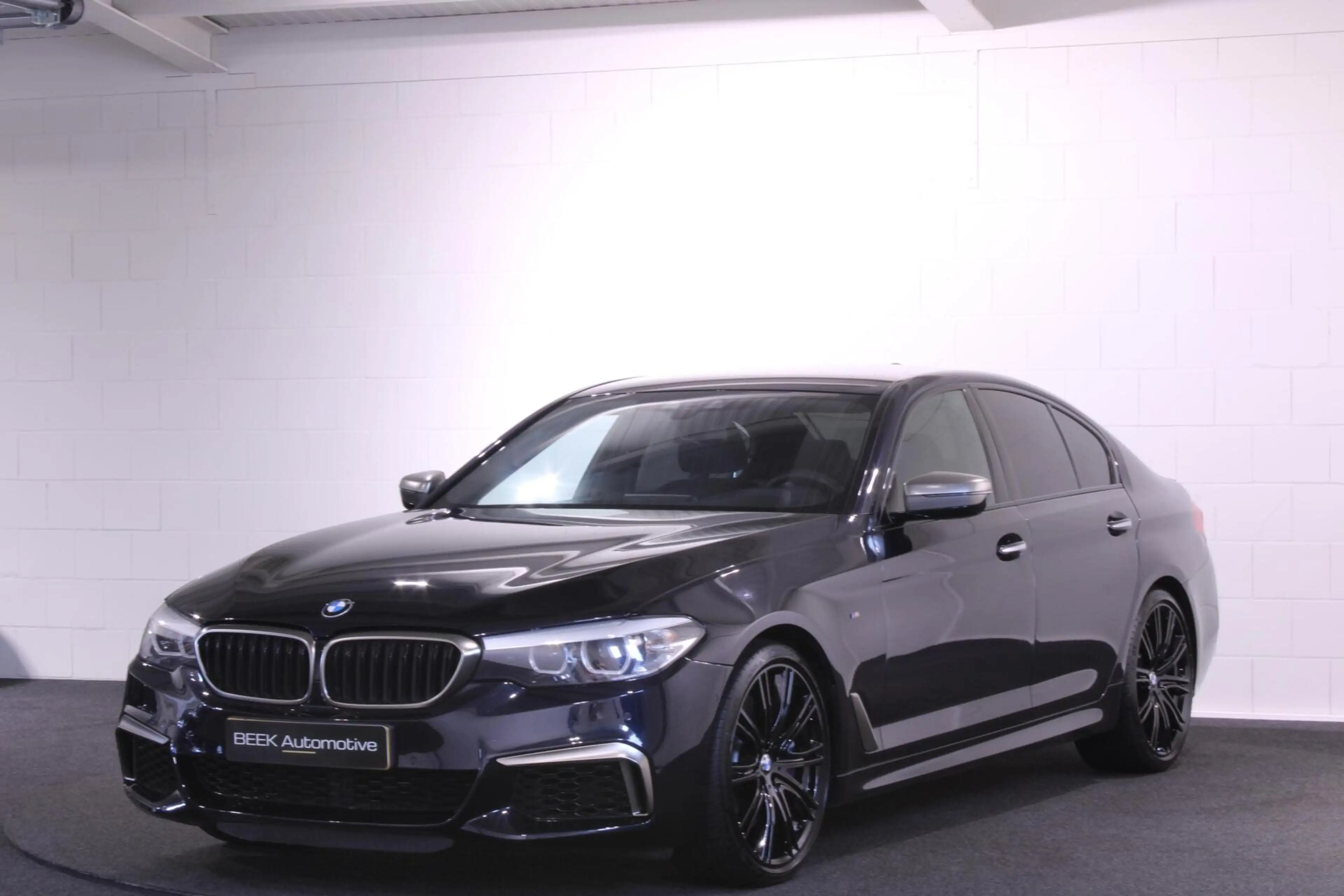 BMW M550 5-serie M550i xDrive High Executive | LEDER | CAME