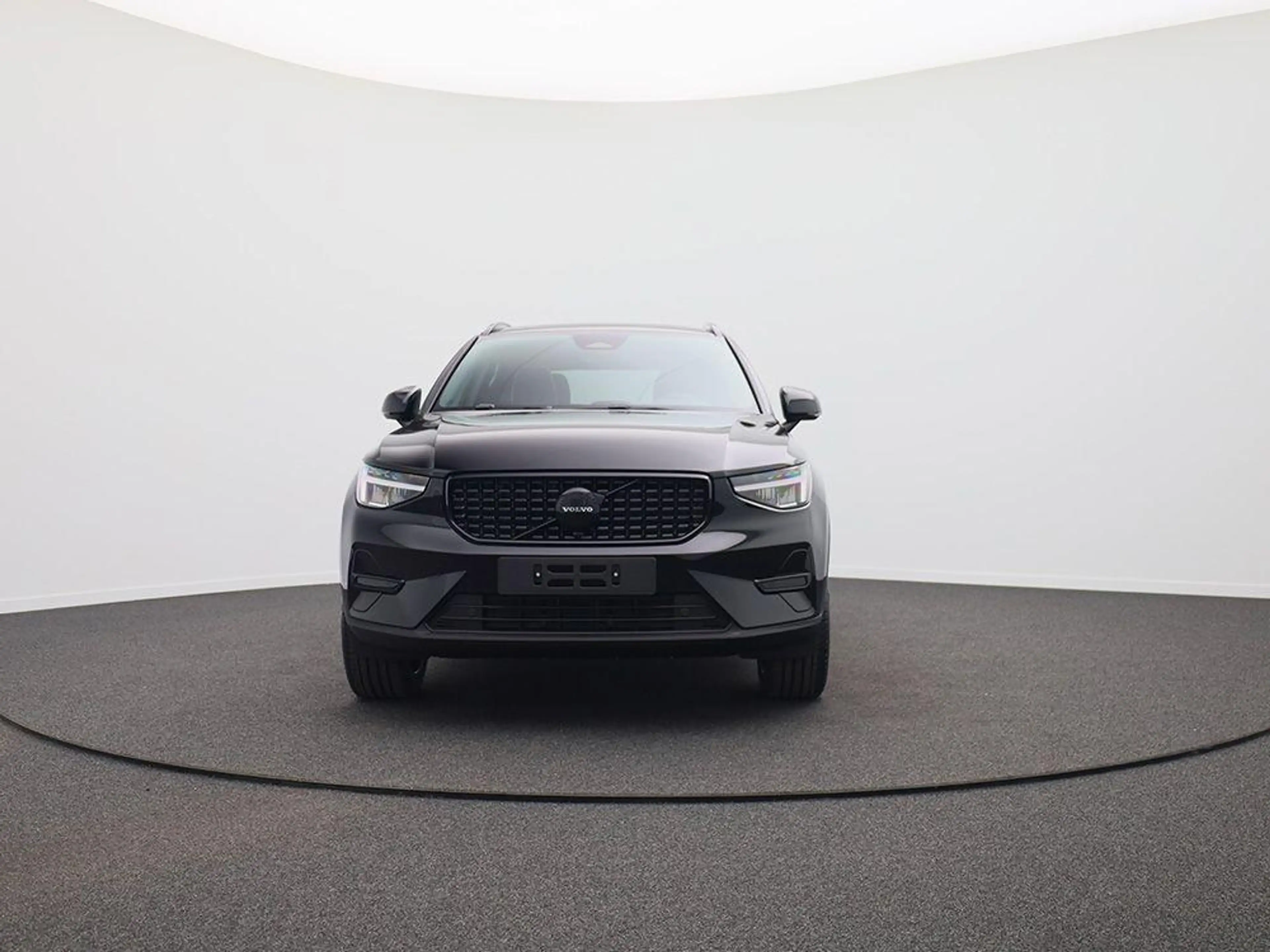 Volvo XC40 2.0 Black Edition Plus B4 Mild-Hybrid 197PS Aut... — photo 6