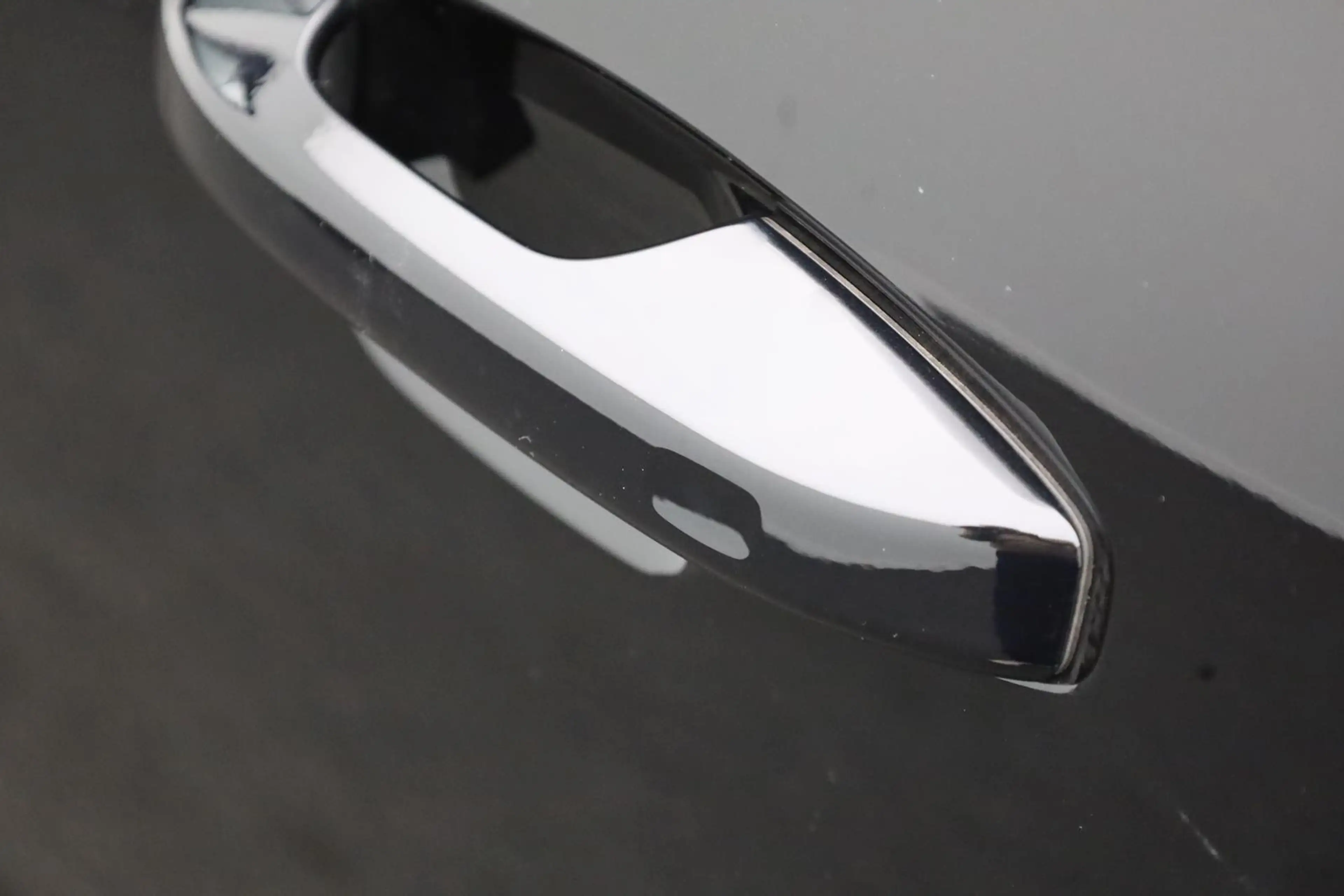 Volvo XC40 2.0 Black Edition Plus B4 Mild-Hybrid 197PS Aut... — photo 12
