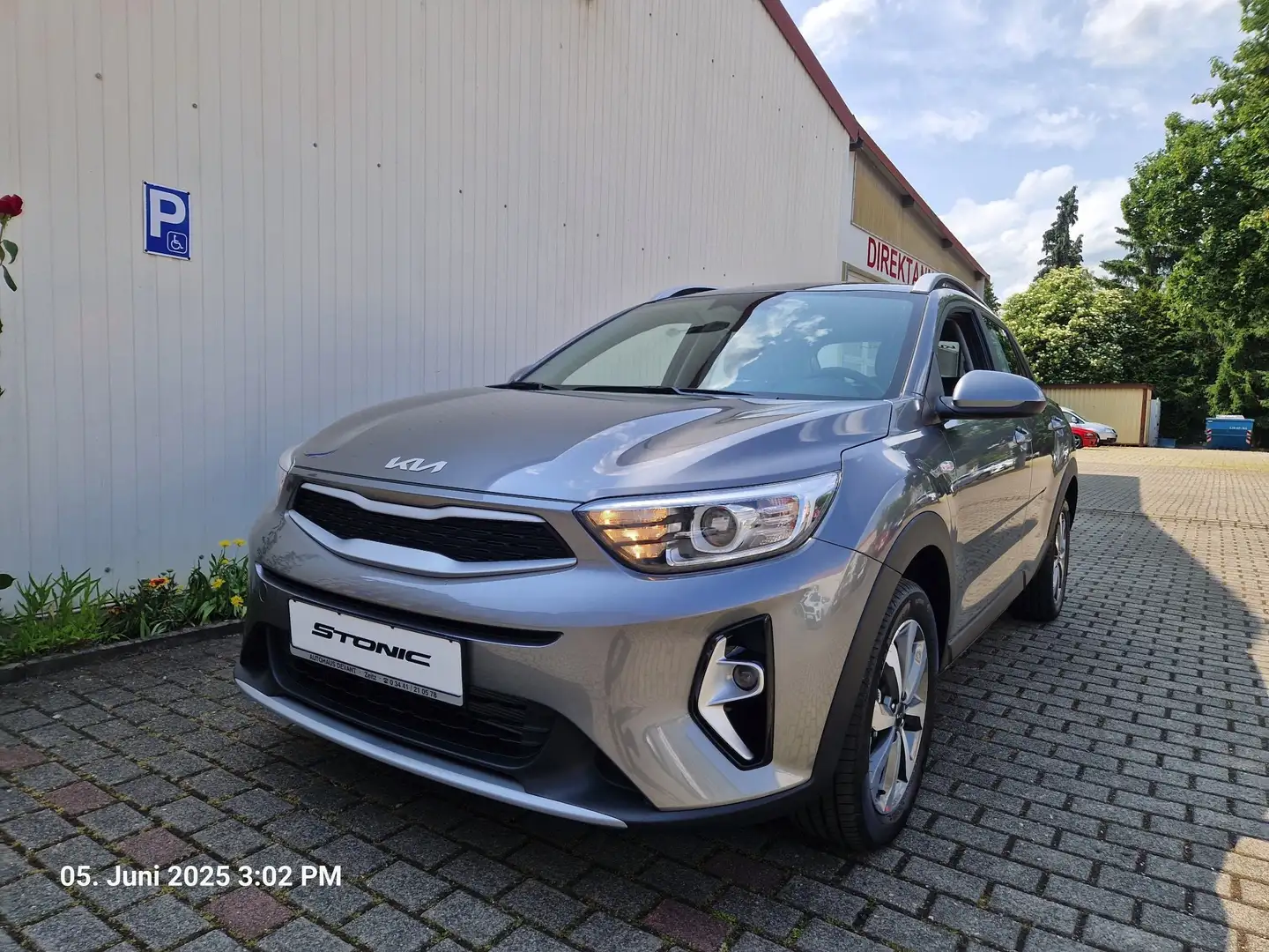 Kia Stonic 1,2 Spin Gris - 1