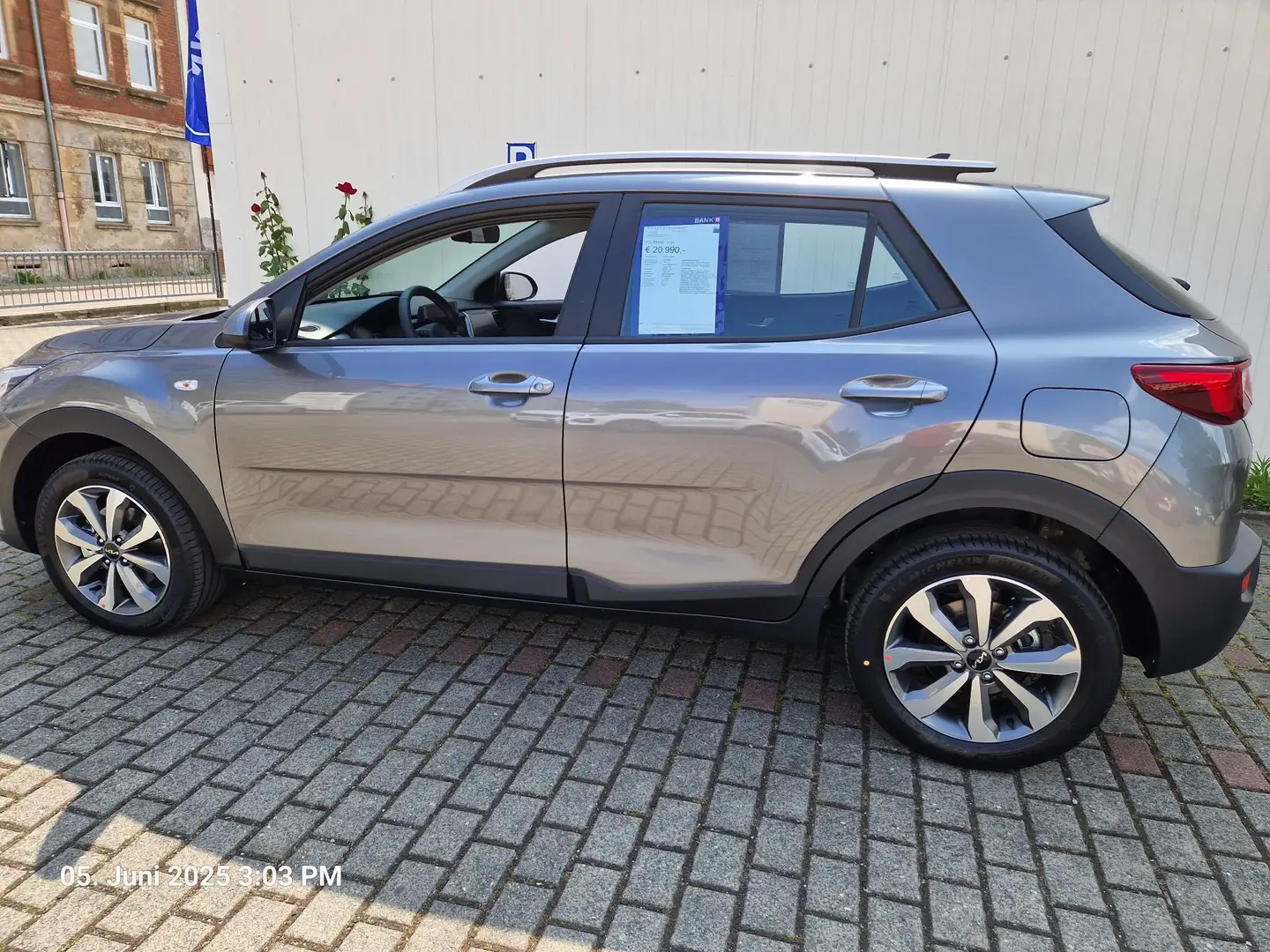 Kia Stonic 1,2 Spin Gris - 2