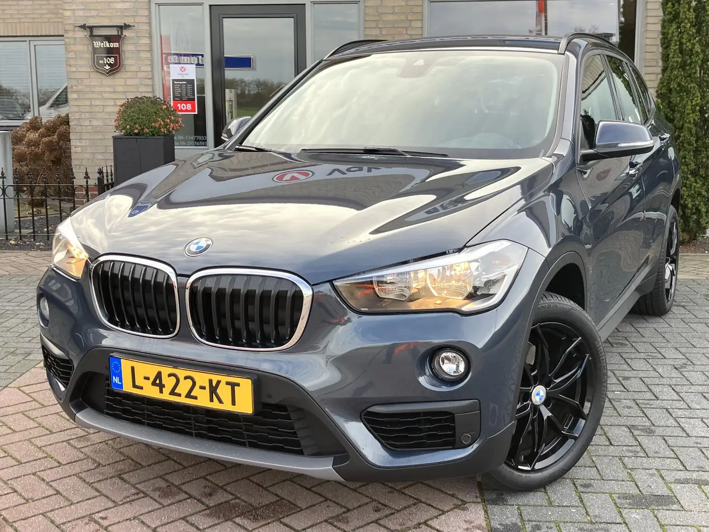 BMW X1 sDrive18i High Executive | Trekhaak | Navi | Stoel Grau - 2