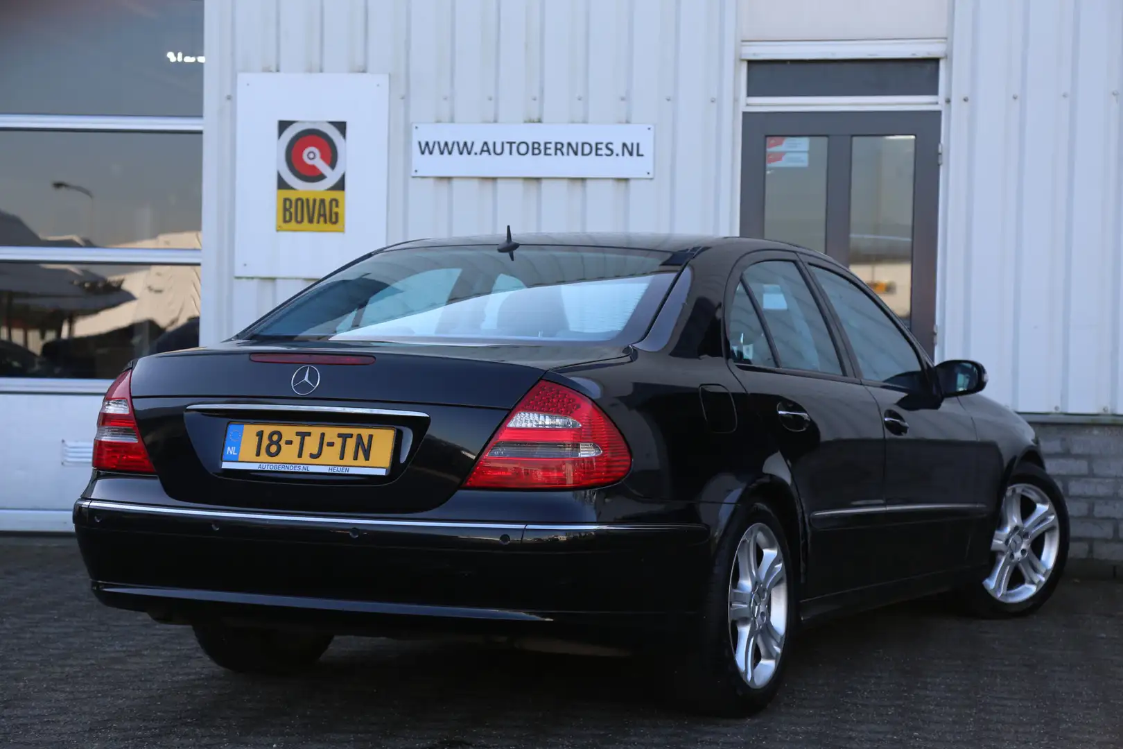 Mercedes-Benz E 200 K. Avantgarde Aut.*NL-Auto*Youngtimer*Half Leder/N Negro - 2