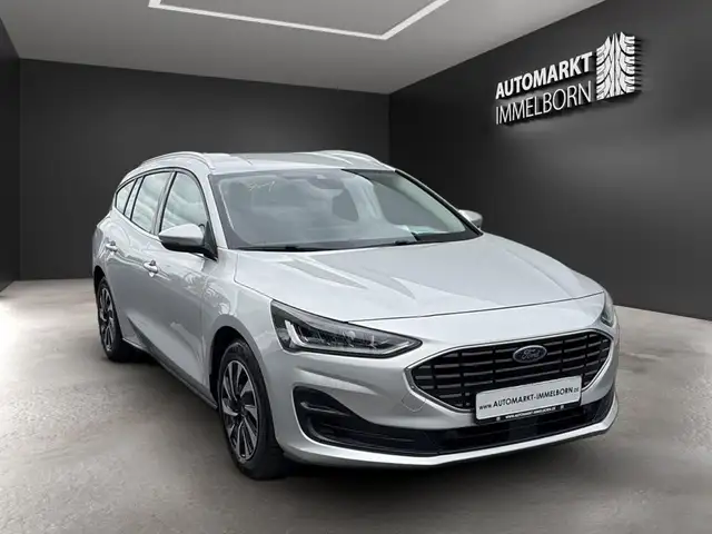 Ford Focus view 2