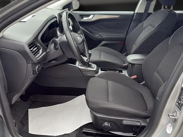 Ford Focus view 15