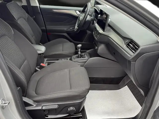 Ford Focus view 14
