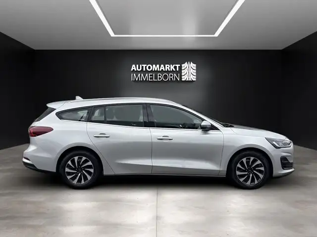 Ford Focus view 7