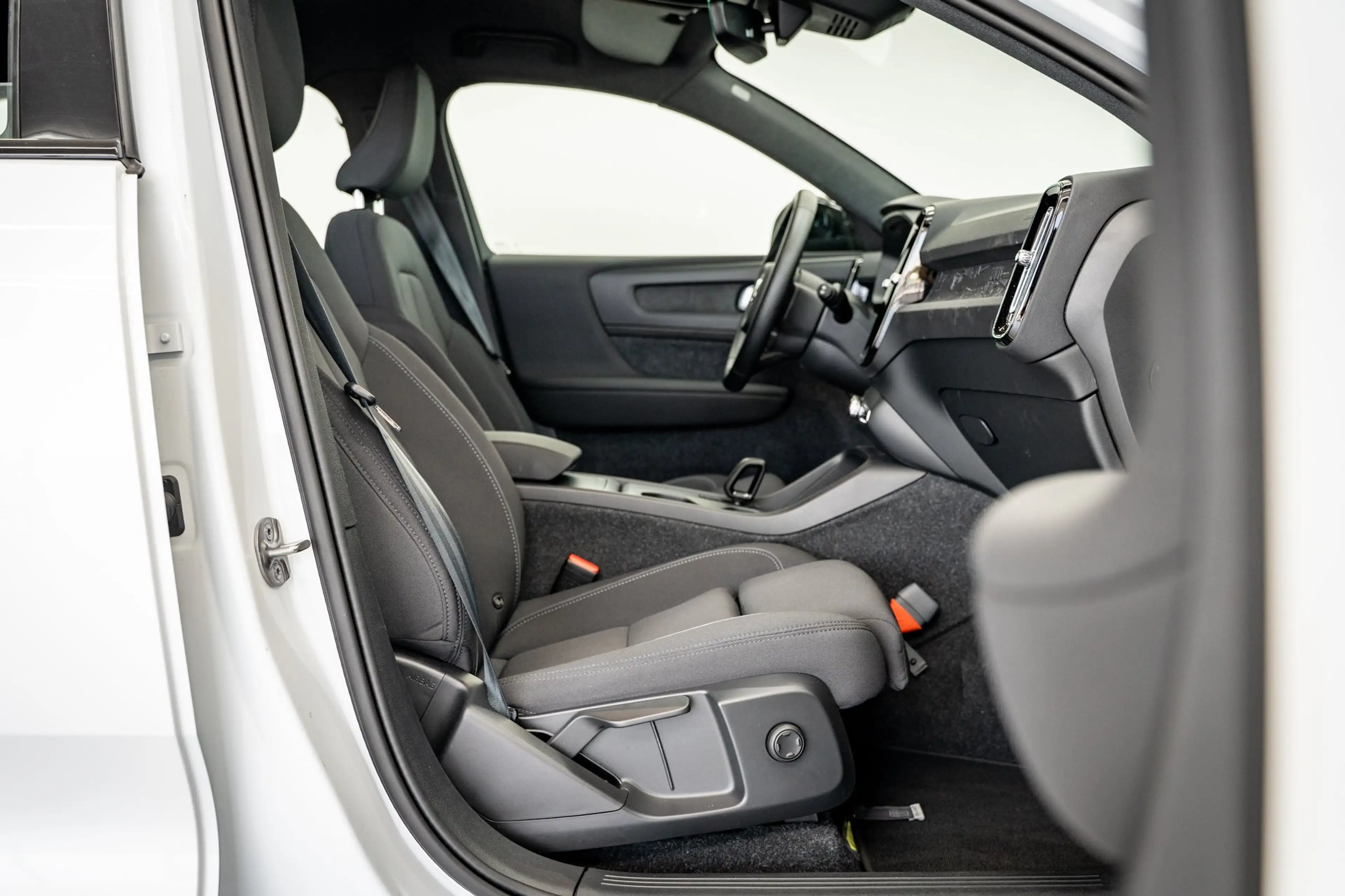 Volvo EX40 252PK Extended Range 82 kWh Plus | Trekhaak | Clim — photo 6