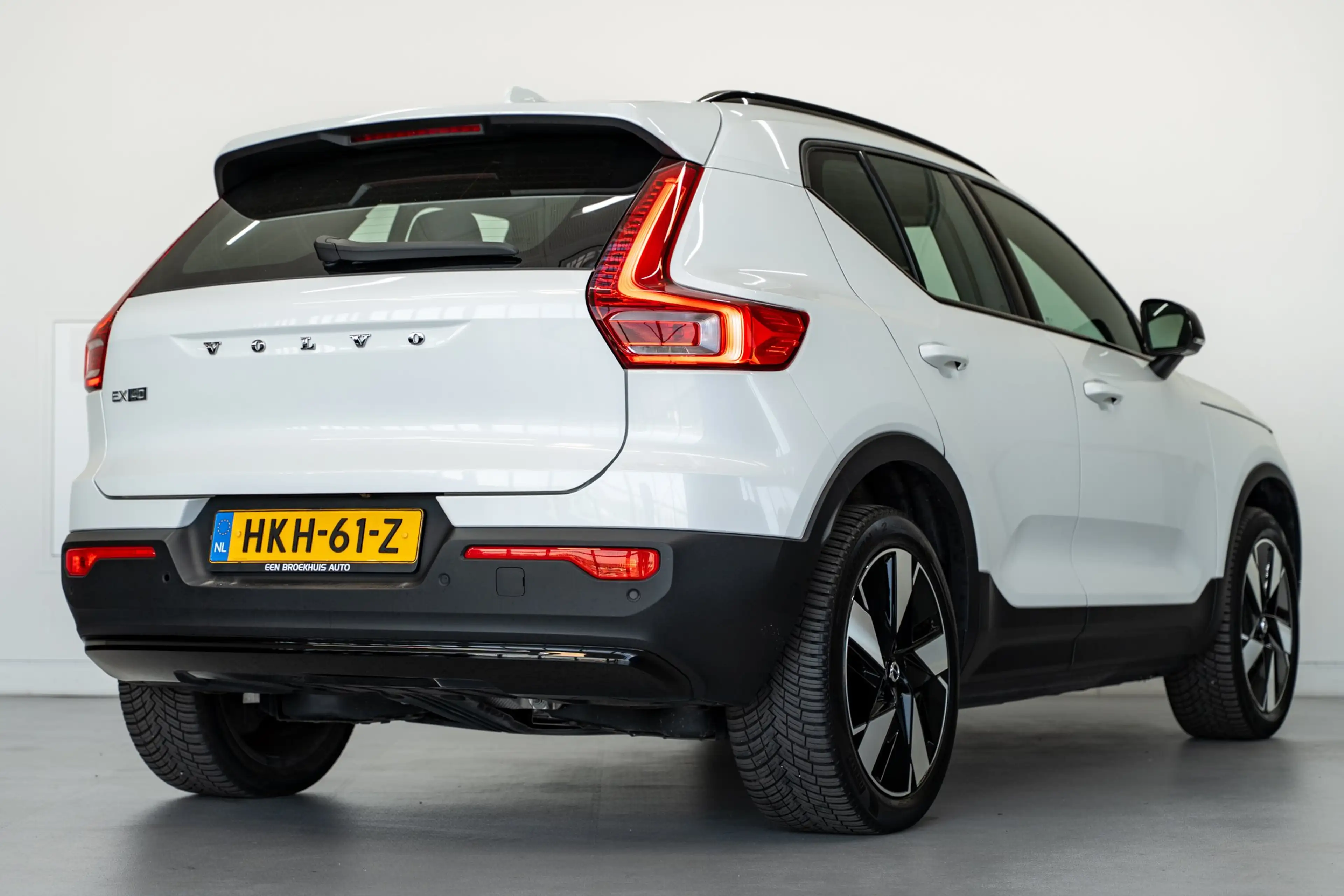 Volvo EX40 252PK Extended Range 82 kWh Plus | Trekhaak | Clim — photo 3