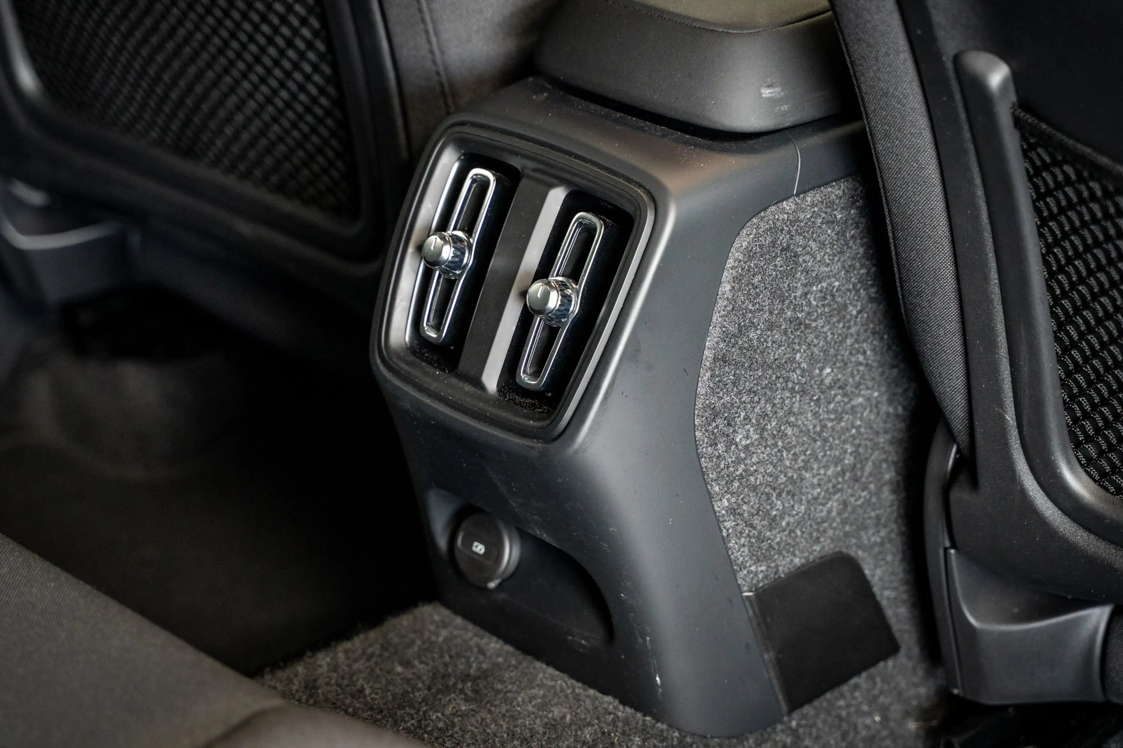 Volvo EX40 252PK Extended Range 82 kWh Plus | Trekhaak | Clim — photo 47