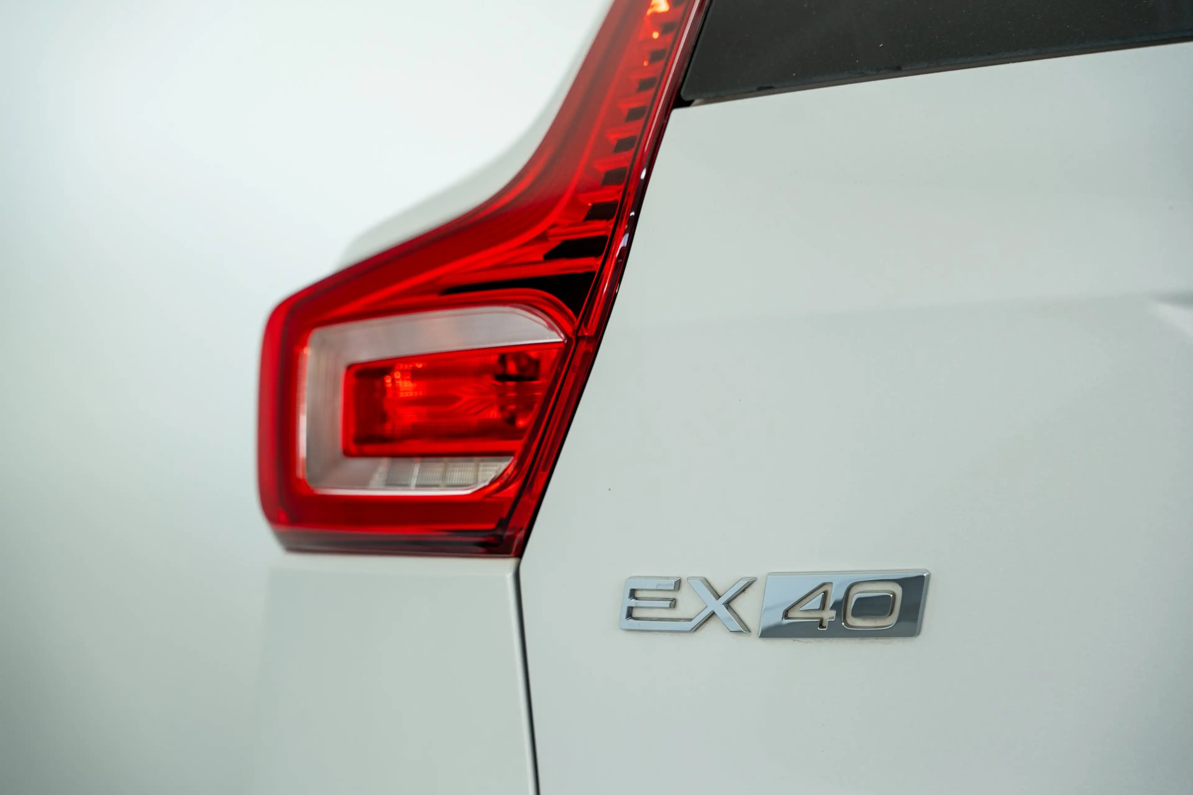 Volvo EX40 252PK Extended Range 82 kWh Plus | Trekhaak | Clim — photo 19