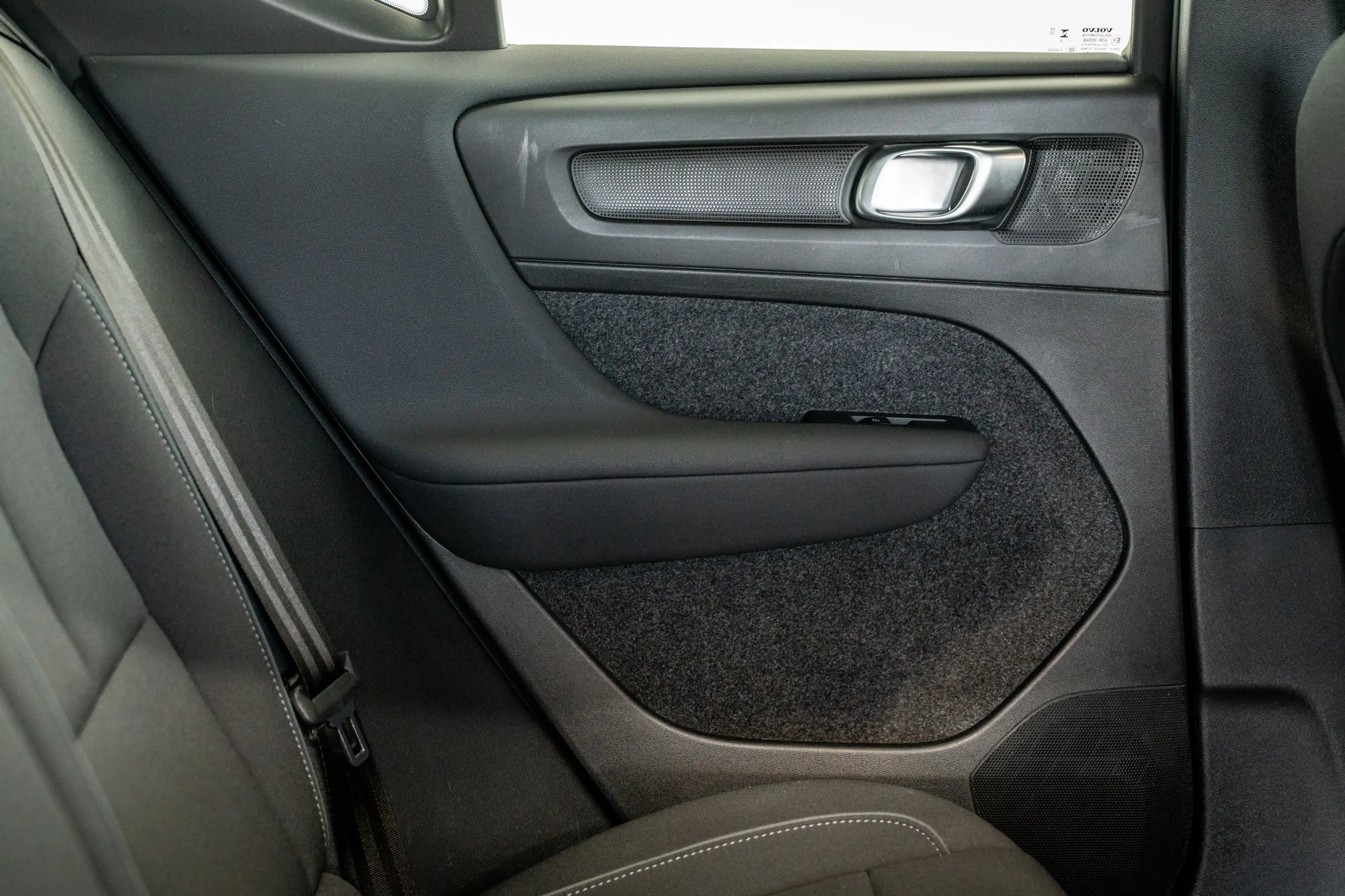 Volvo EX40 252PK Extended Range 82 kWh Plus | Trekhaak | Clim — photo 23