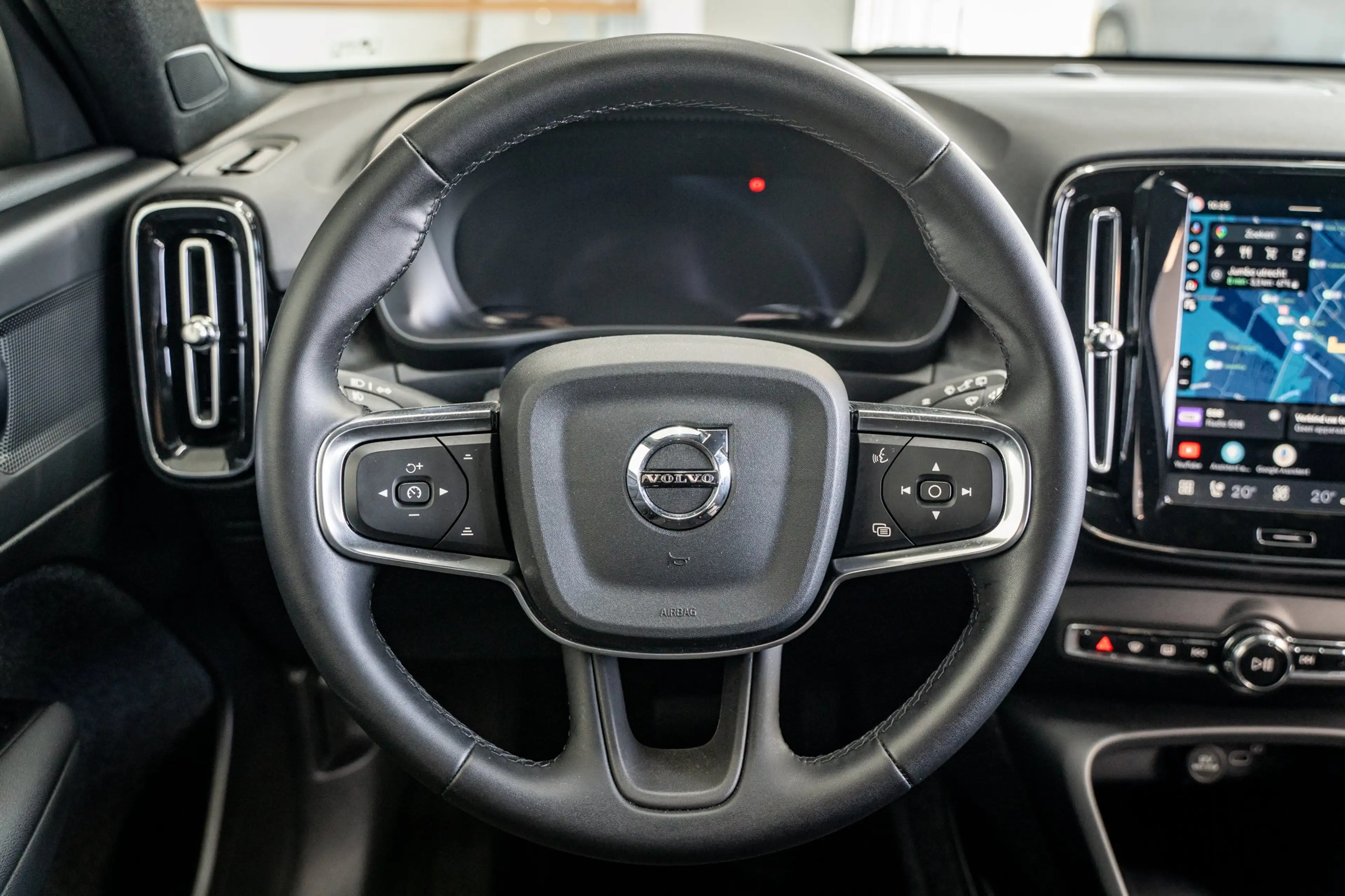 Volvo EX40 252PK Extended Range 82 kWh Plus | Trekhaak | Clim — photo 30