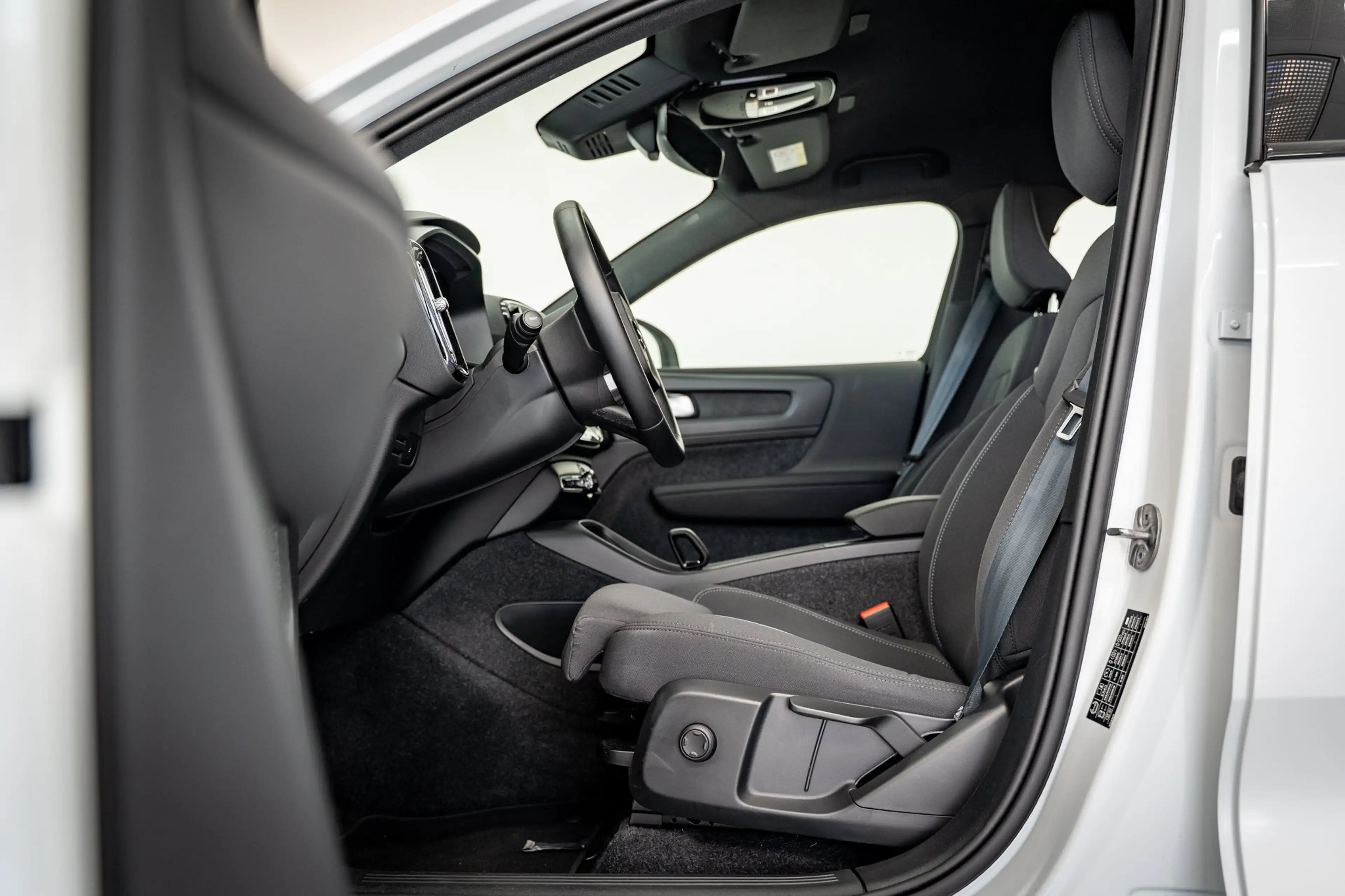 Volvo EX40 252PK Extended Range 82 kWh Plus | Trekhaak | Clim — photo 4