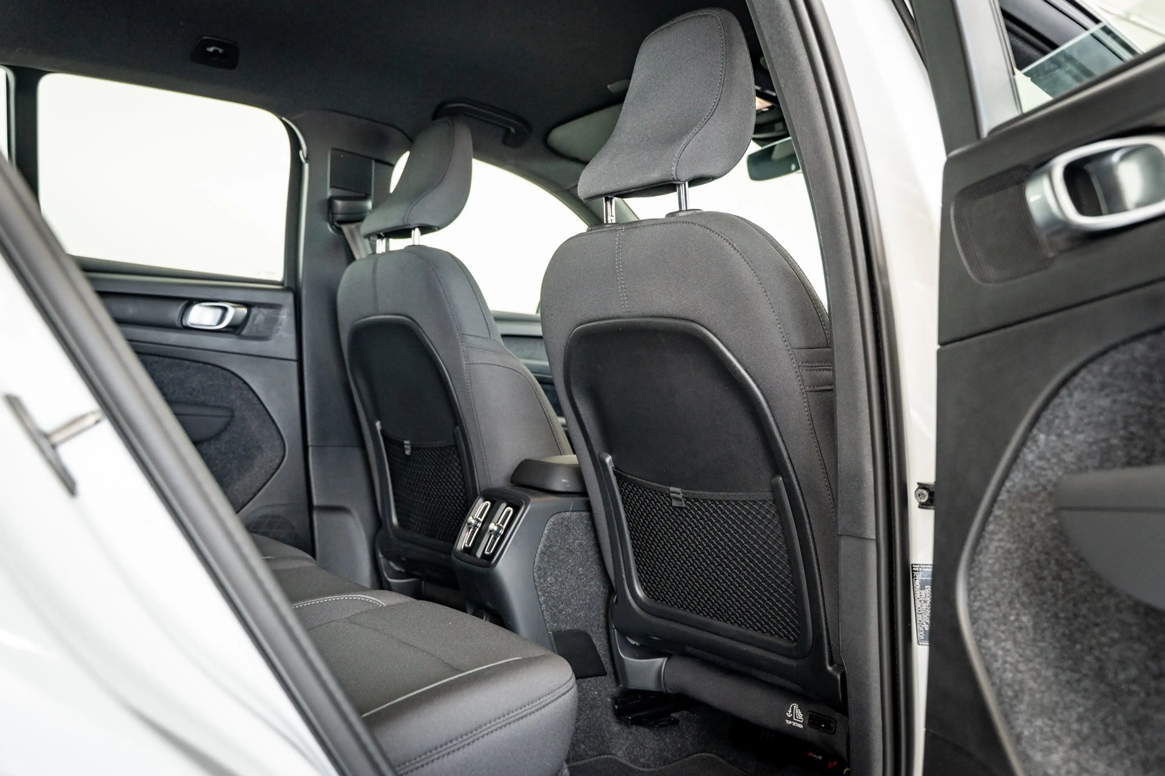 Volvo EX40 252PK Extended Range 82 kWh Plus | Trekhaak | Clim — photo 22
