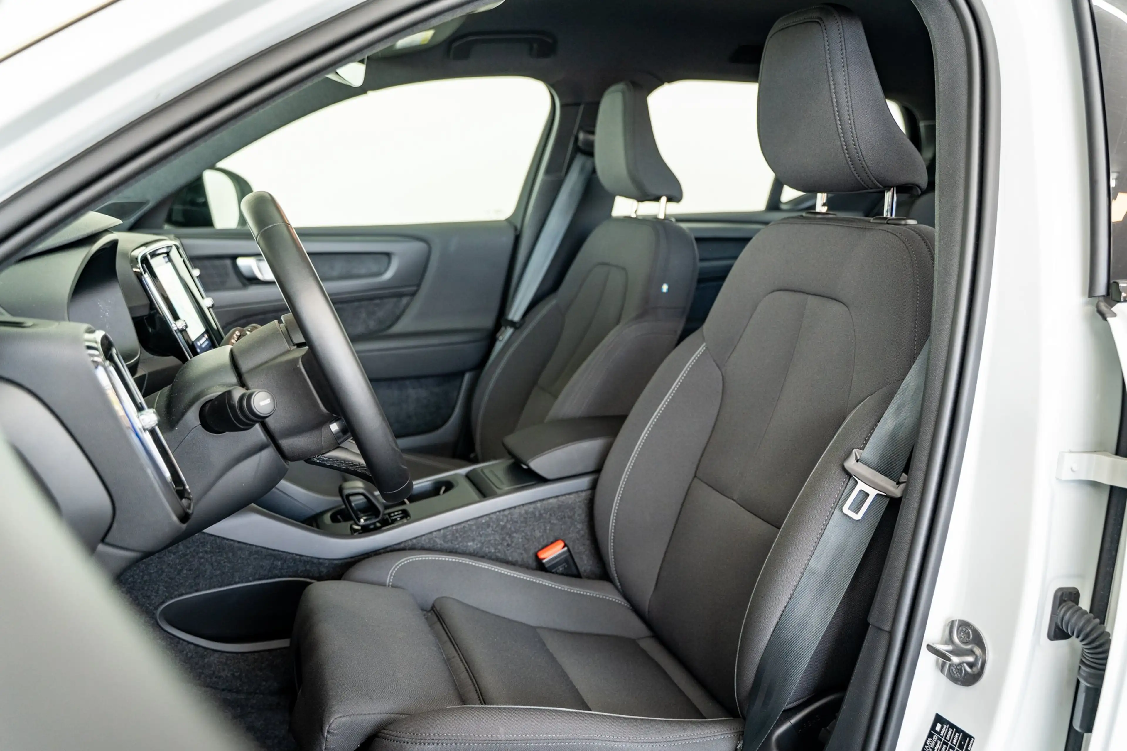Volvo EX40 252PK Extended Range 82 kWh Plus | Trekhaak | Clim — photo 37