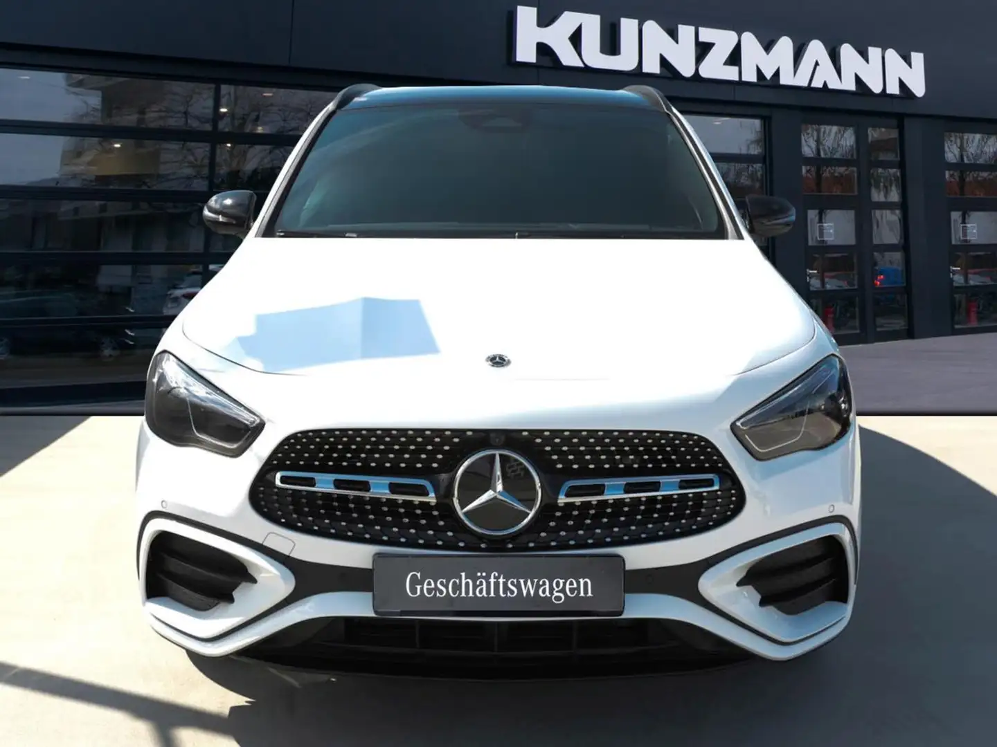 Mercedes-Benz GLA 220 d 4MATIC AMG Night Panorama AHK HUD 360° Weiß - 2