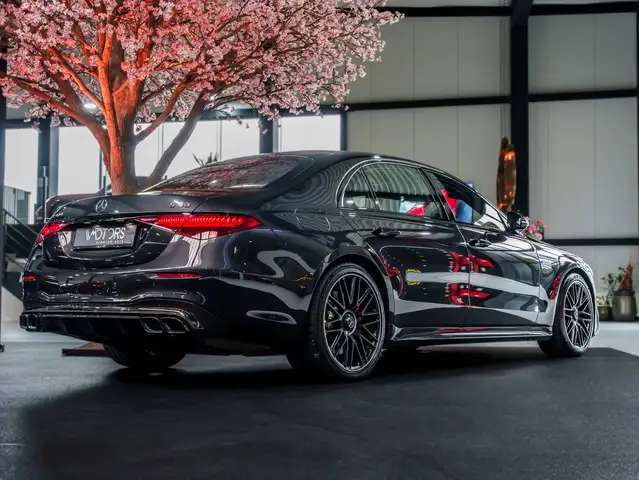 Mercedes-Benz S-Class view 5