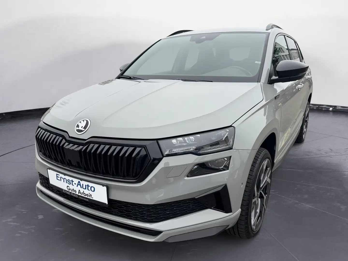 Skoda Karoq Sportline 1.5 TSI +DSG+AHK+LENKRADHZG.+NAVI+ Grau - 1