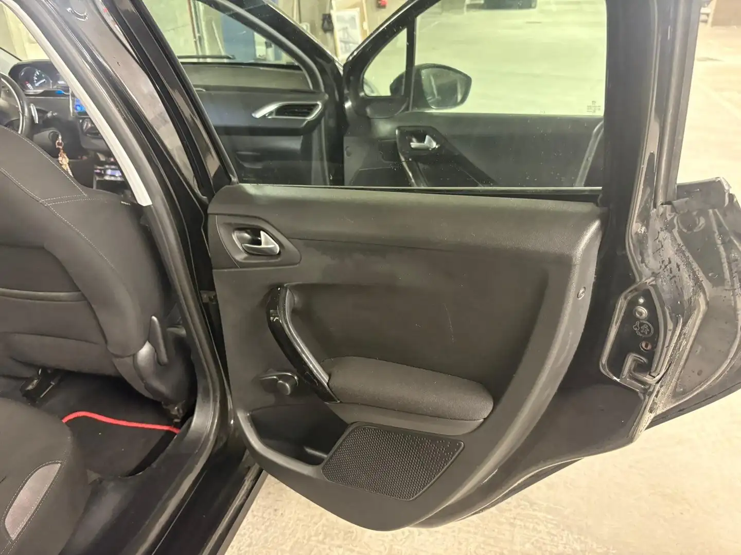 Peugeot 208 208 1.6 e-HDi 92ch FAP BMP6 Allure - 2