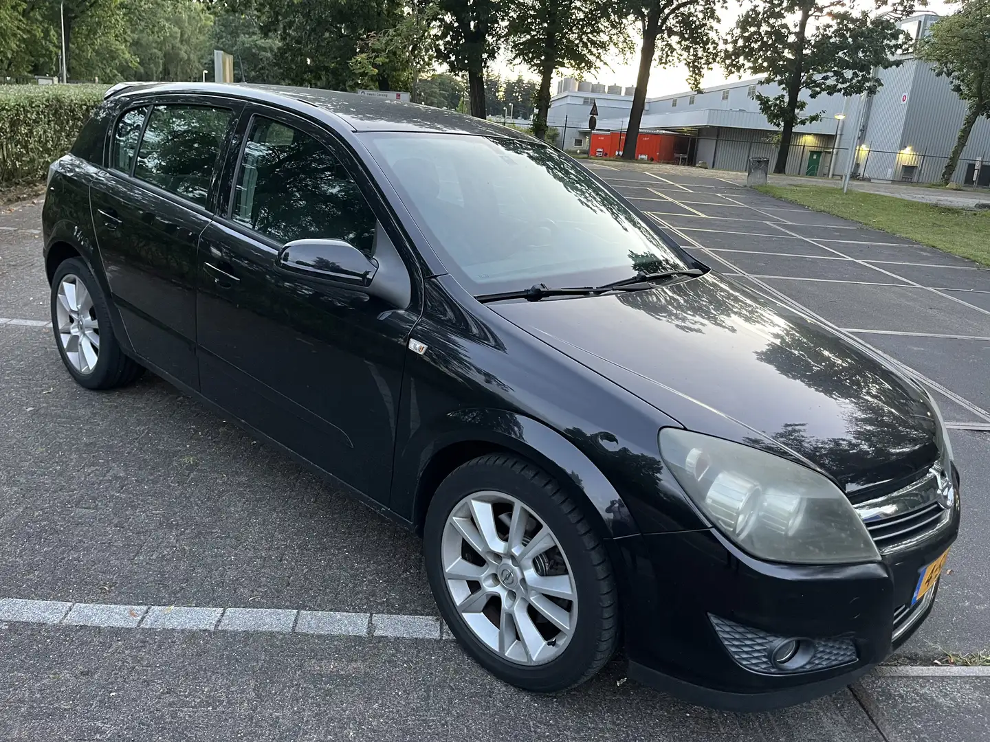 Opel Astra 1.6 T Cosmo/APK Nov 2025/Airco/16 inch Zwart - 1