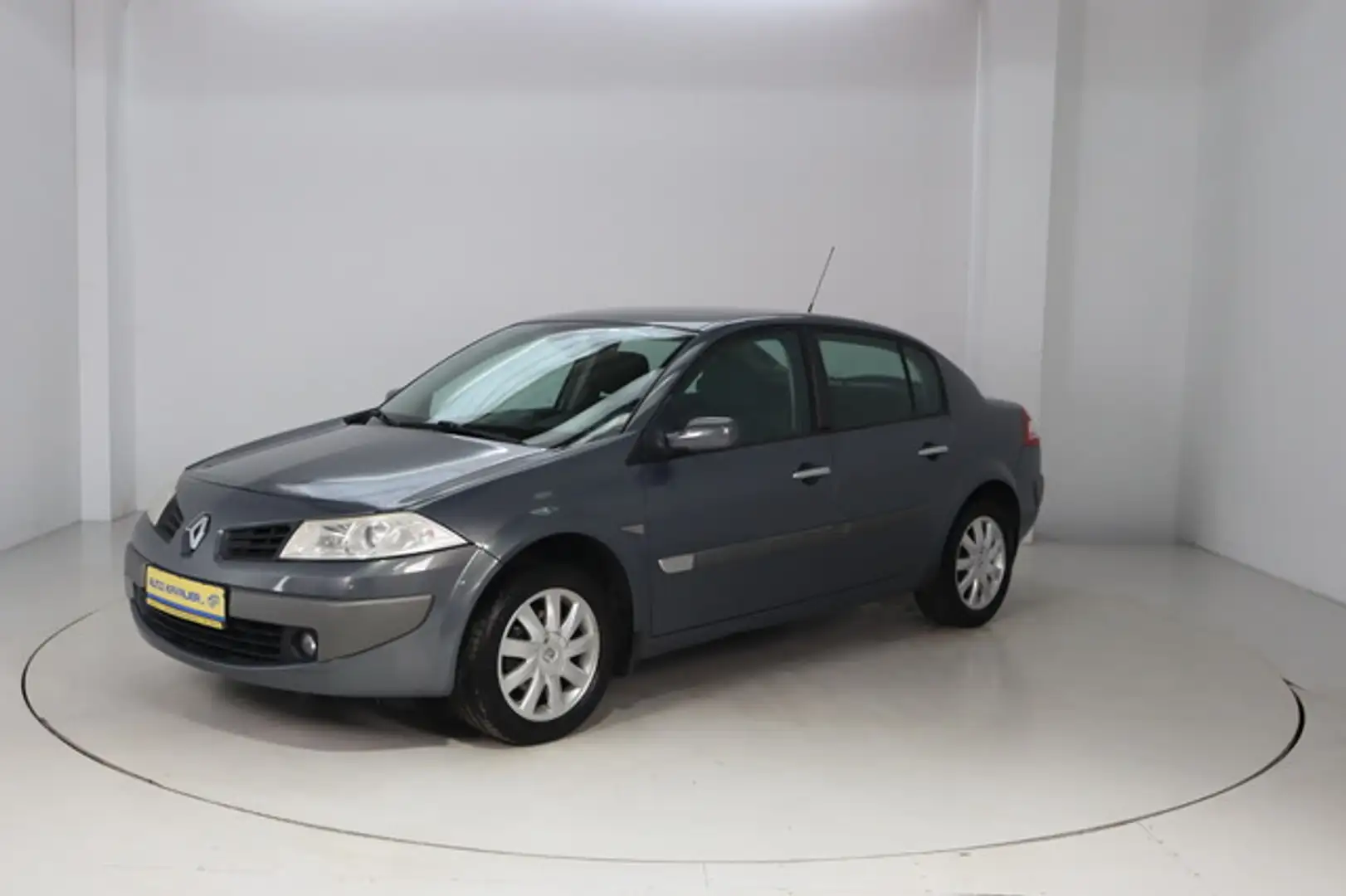 Renault Megane 1.6 16V Dynamique HU/AU 09.27 Grau - 1