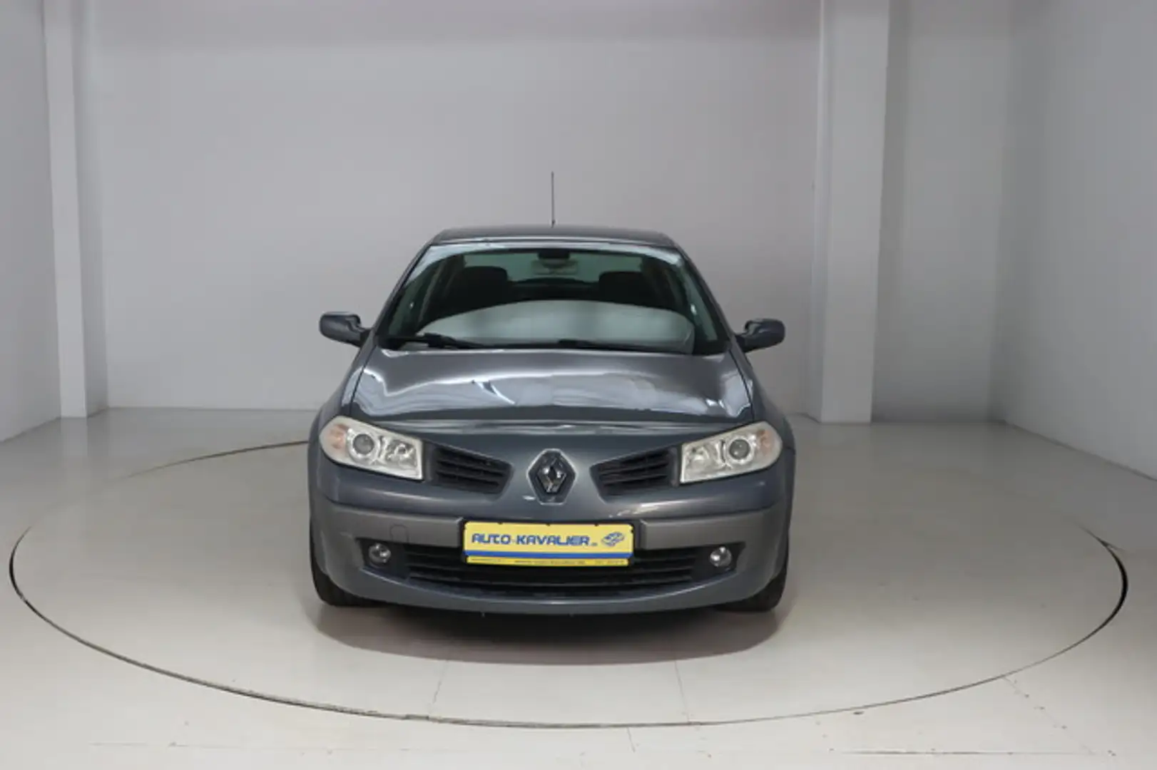 Renault Megane 1.6 16V Dynamique HU/AU 09.27 Grau - 2
