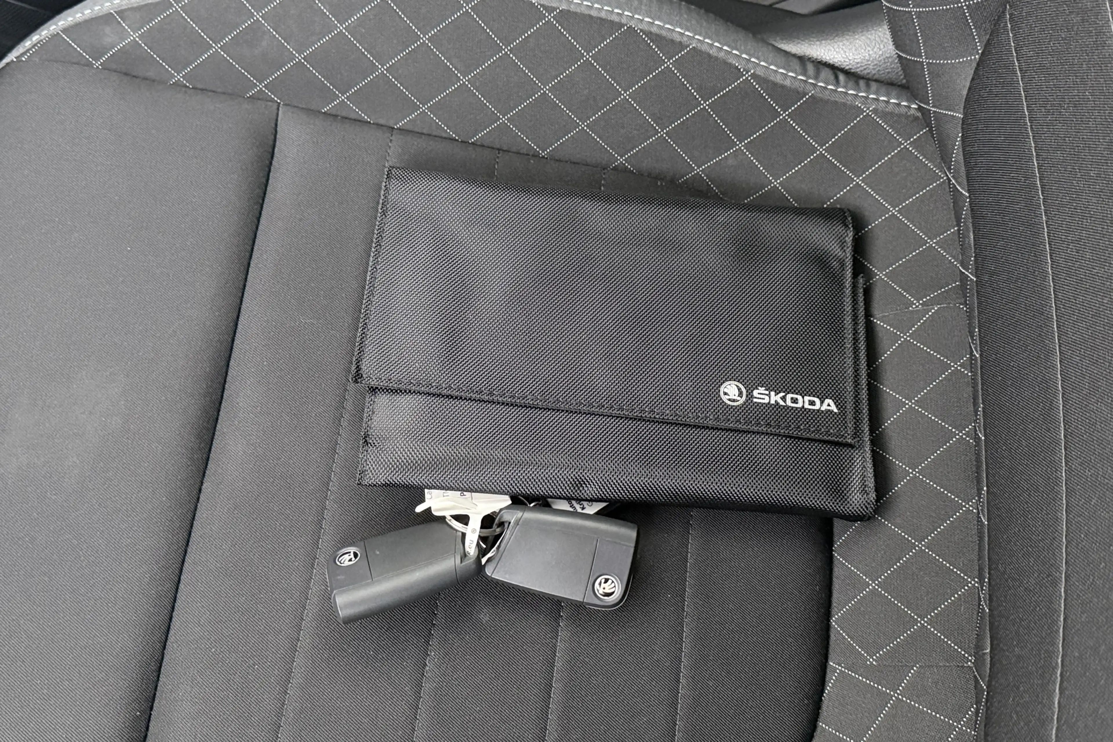 Skoda Fabia Combi 1.0 TSI Aut. Business Carplay Park.Sens Crui — photo 31