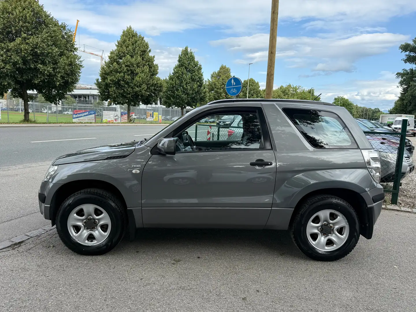 Suzuki Grand Vitara 1.9 DDIS Black and White (3-trg.) Серый - 2