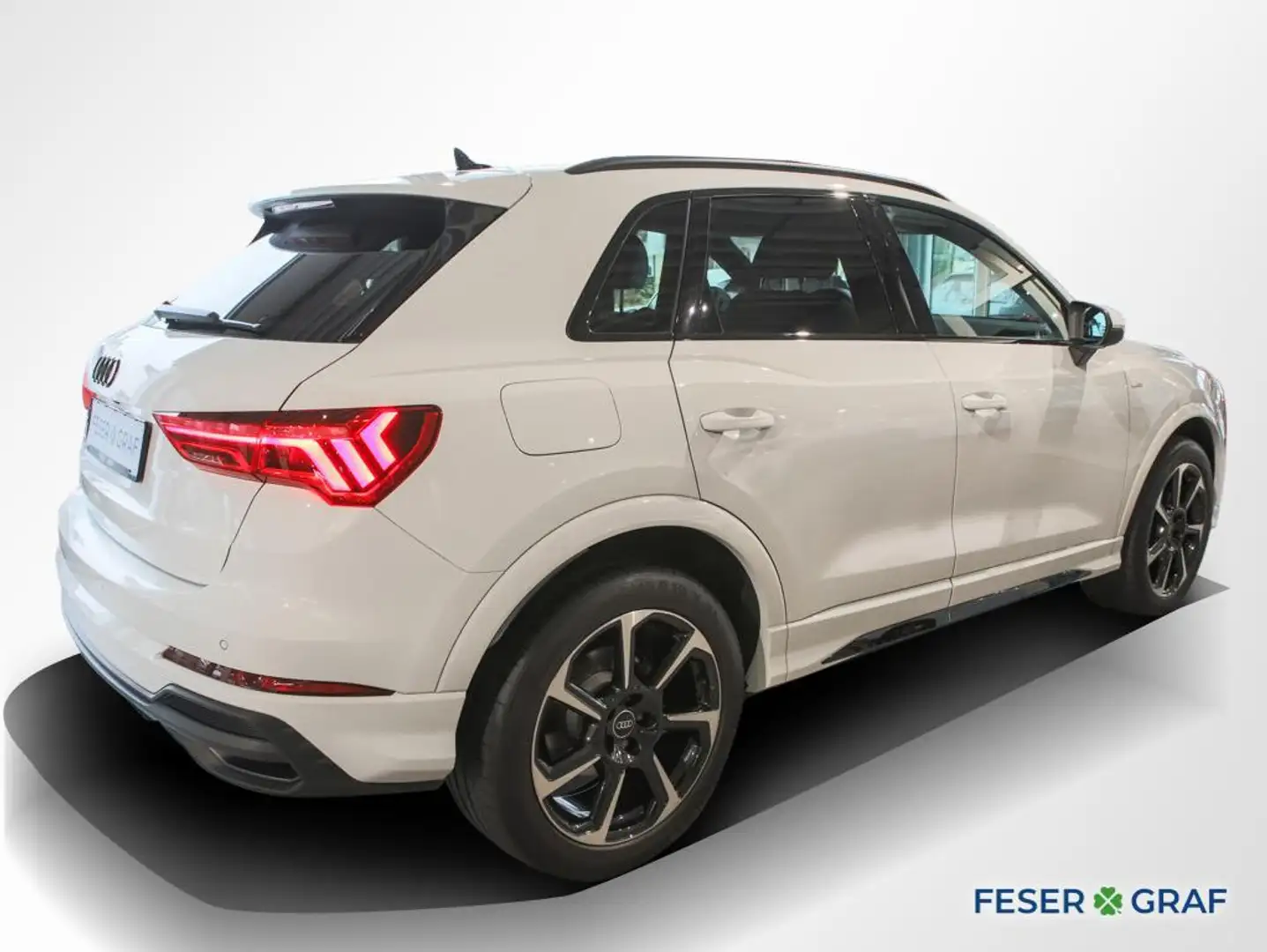 Audi Q3 35 TFSI 2x S line ACC AHK LED Navi RüKa Sitzh Weiß - 2