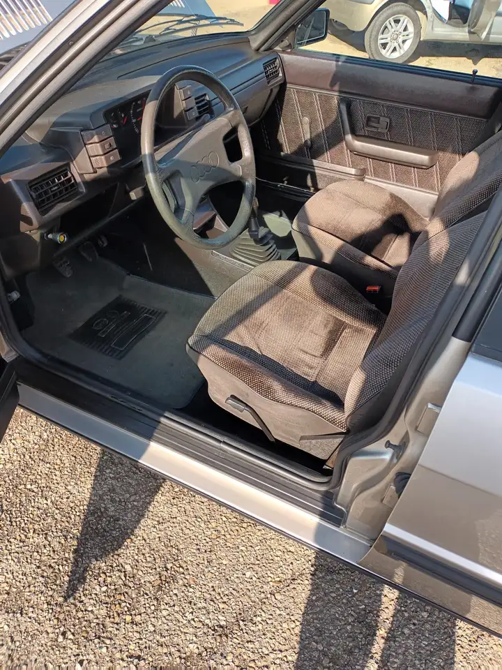 Audi 80 1.3 GL 4p, foto 2