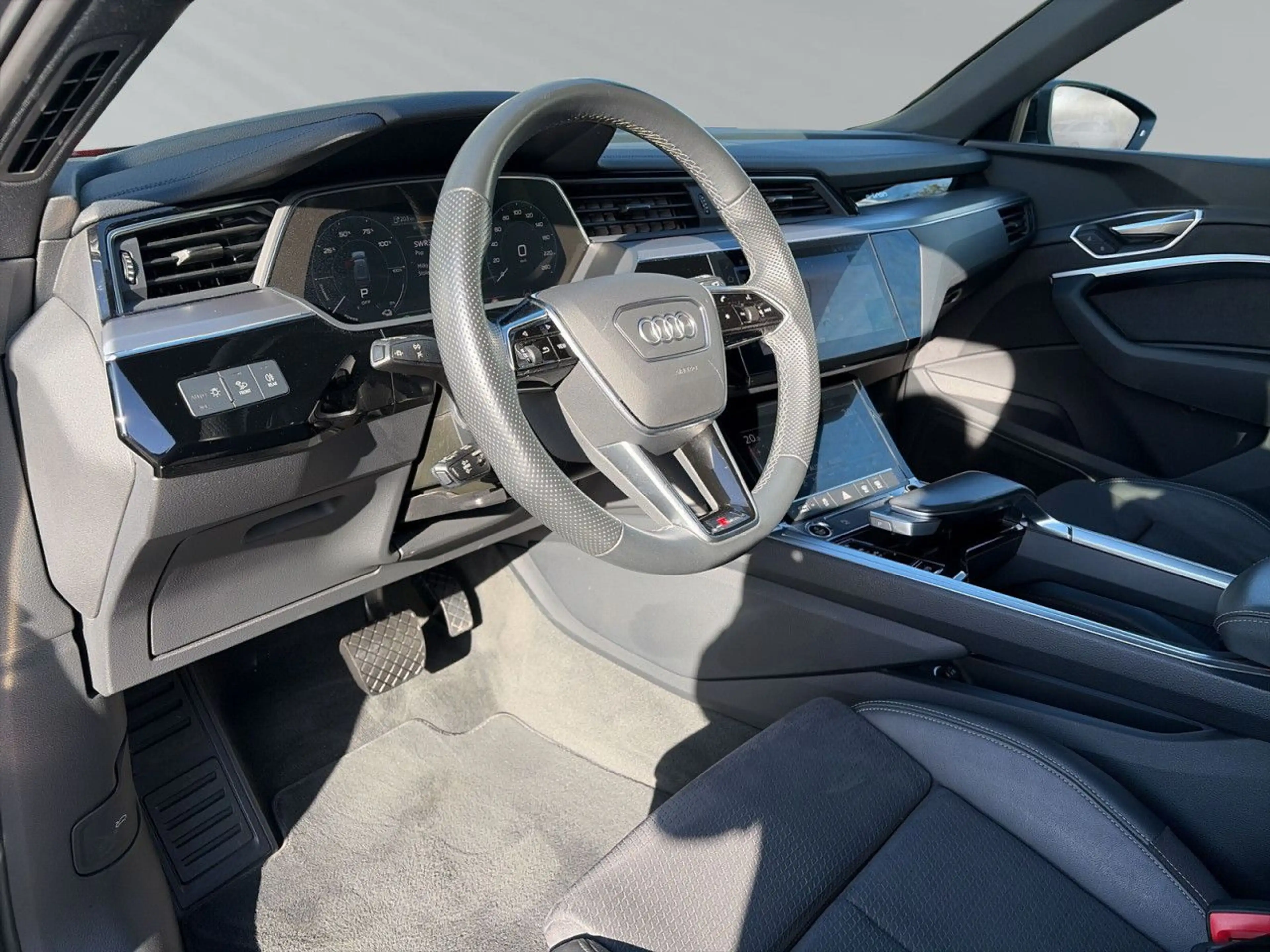 Audi e-tron 50 quattro S line ACC HUD Matrix Kamera LED — photo 8