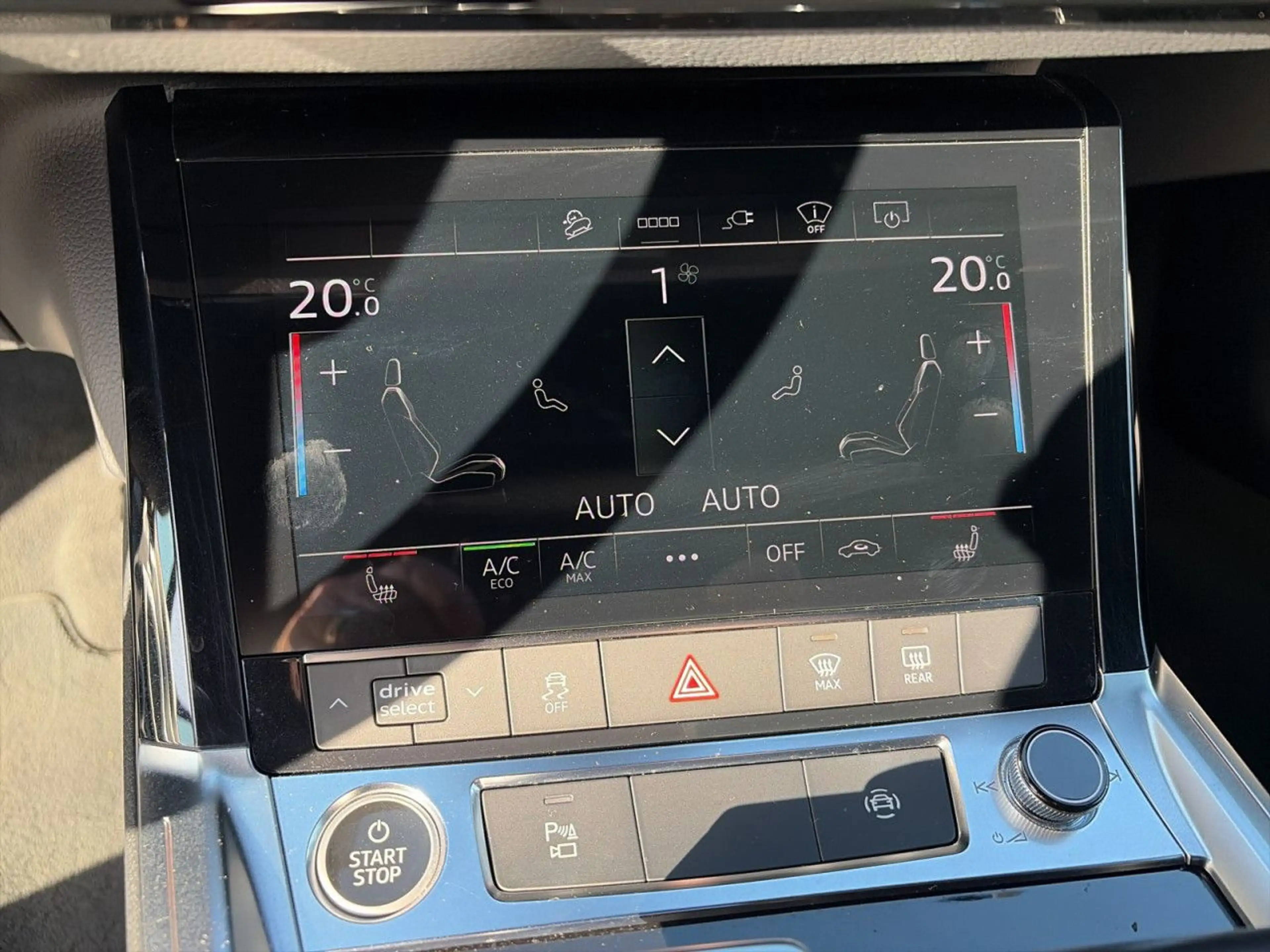 Audi e-tron 50 quattro S line ACC HUD Matrix Kamera LED — photo 14