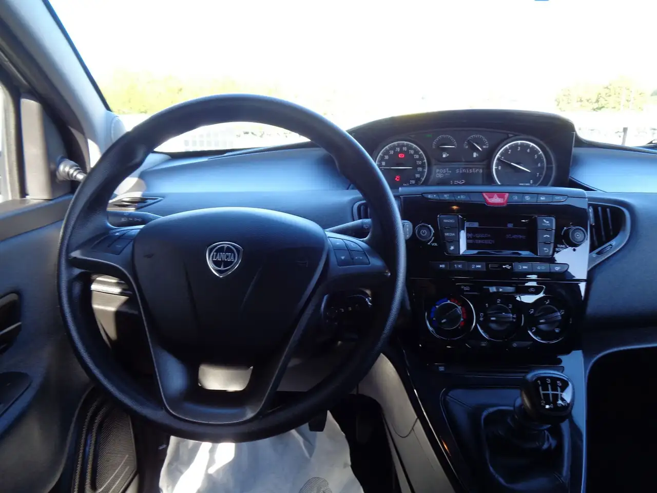 Lancia Ypsilon 2022 — фото 12