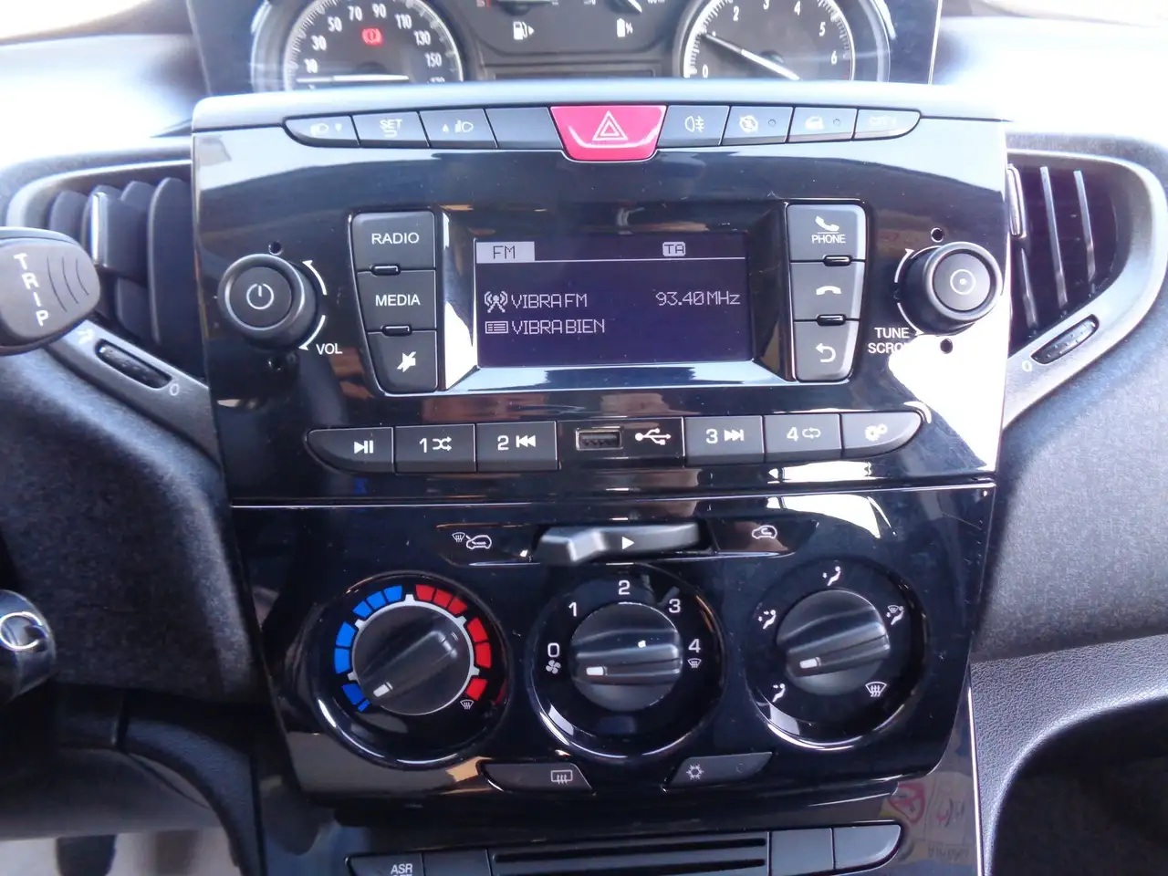 Lancia Ypsilon 2022 — фото 13
