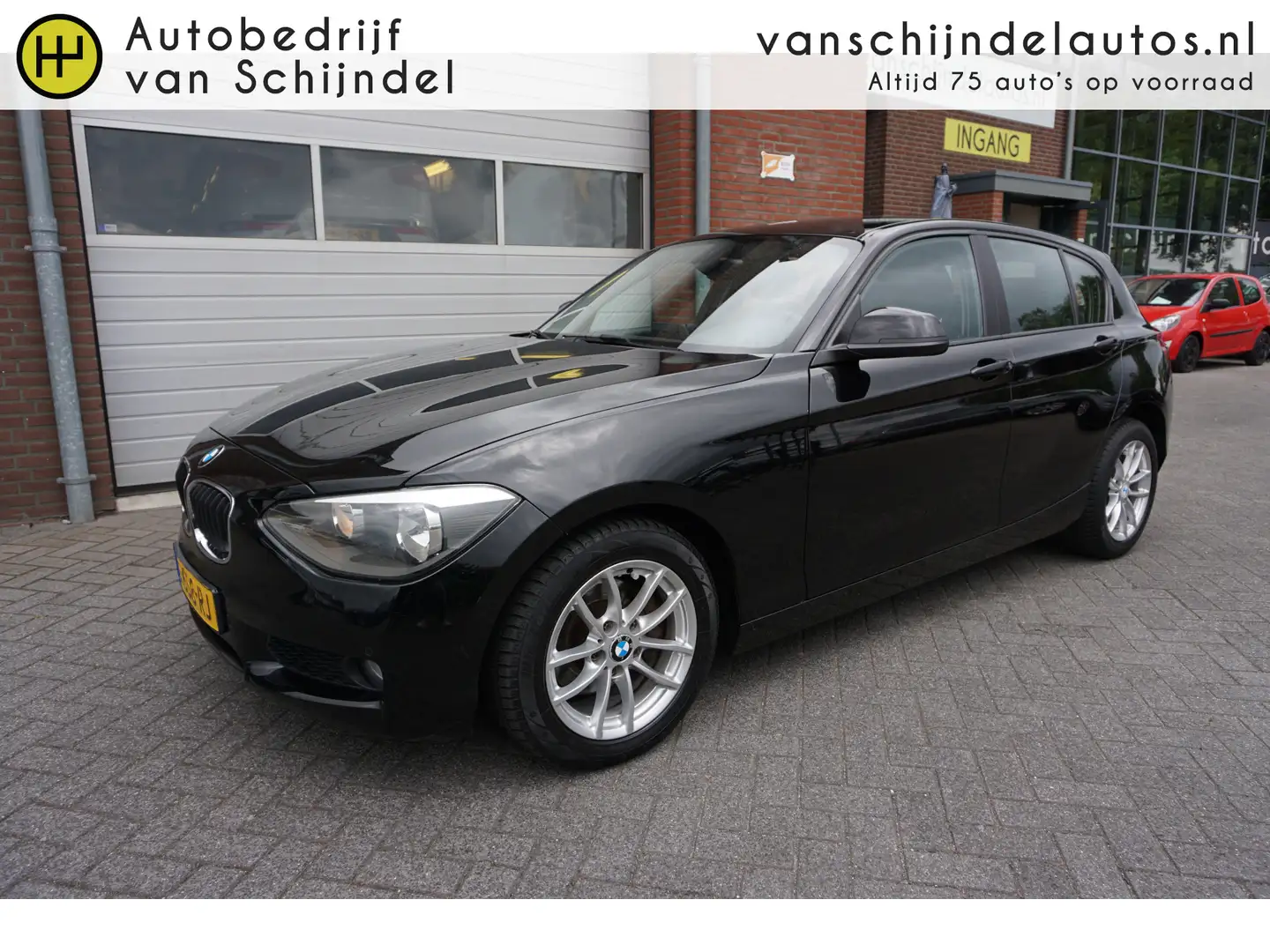 BMW 118 1-serie 118i 170PK PARKEERSENSOREN V+A - 16 INCH L Zwart - 1