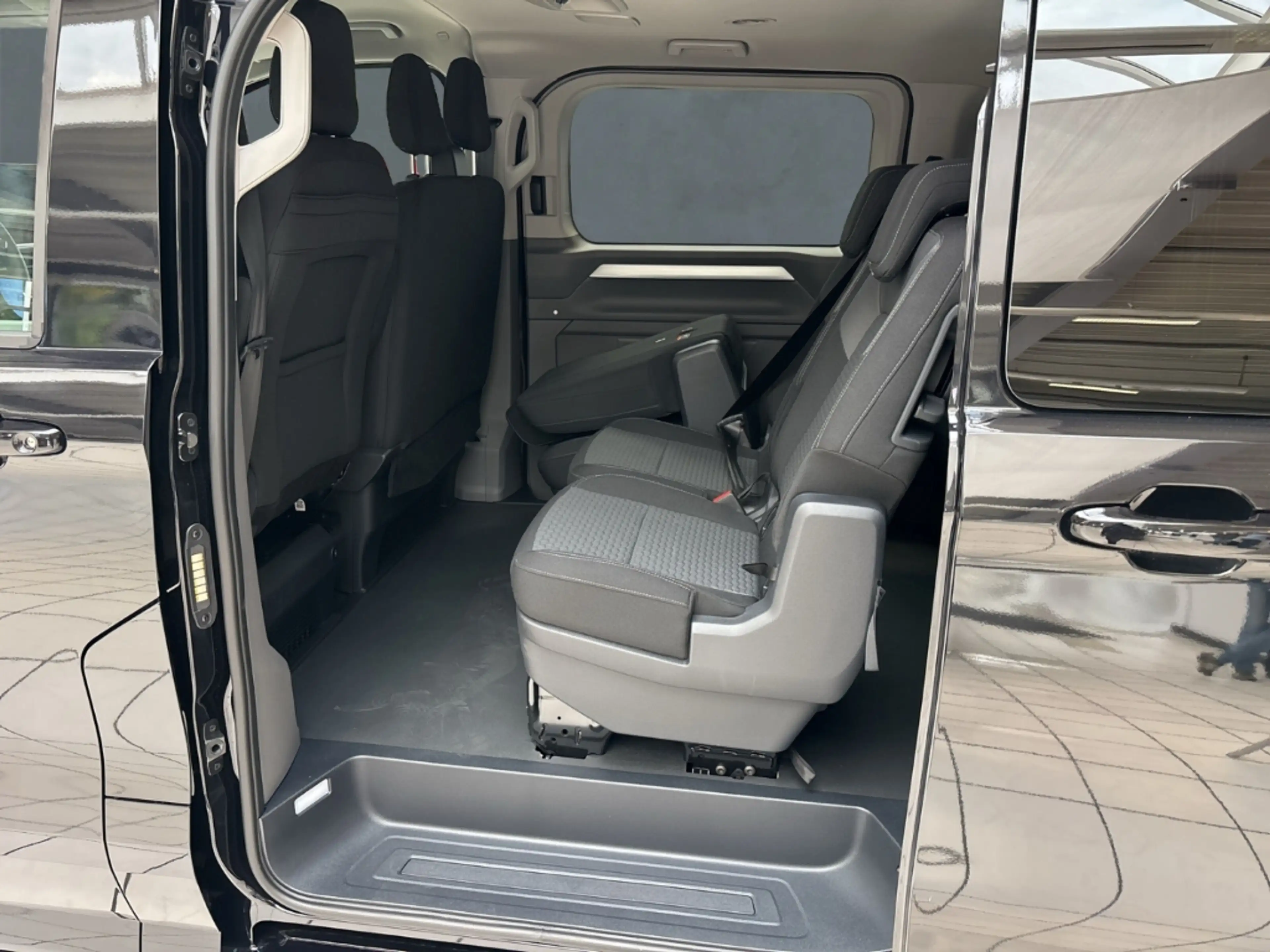 Volkswagen T7 Caravelle 2.0 TDI 125 kW Life LR EU6e — photo 6