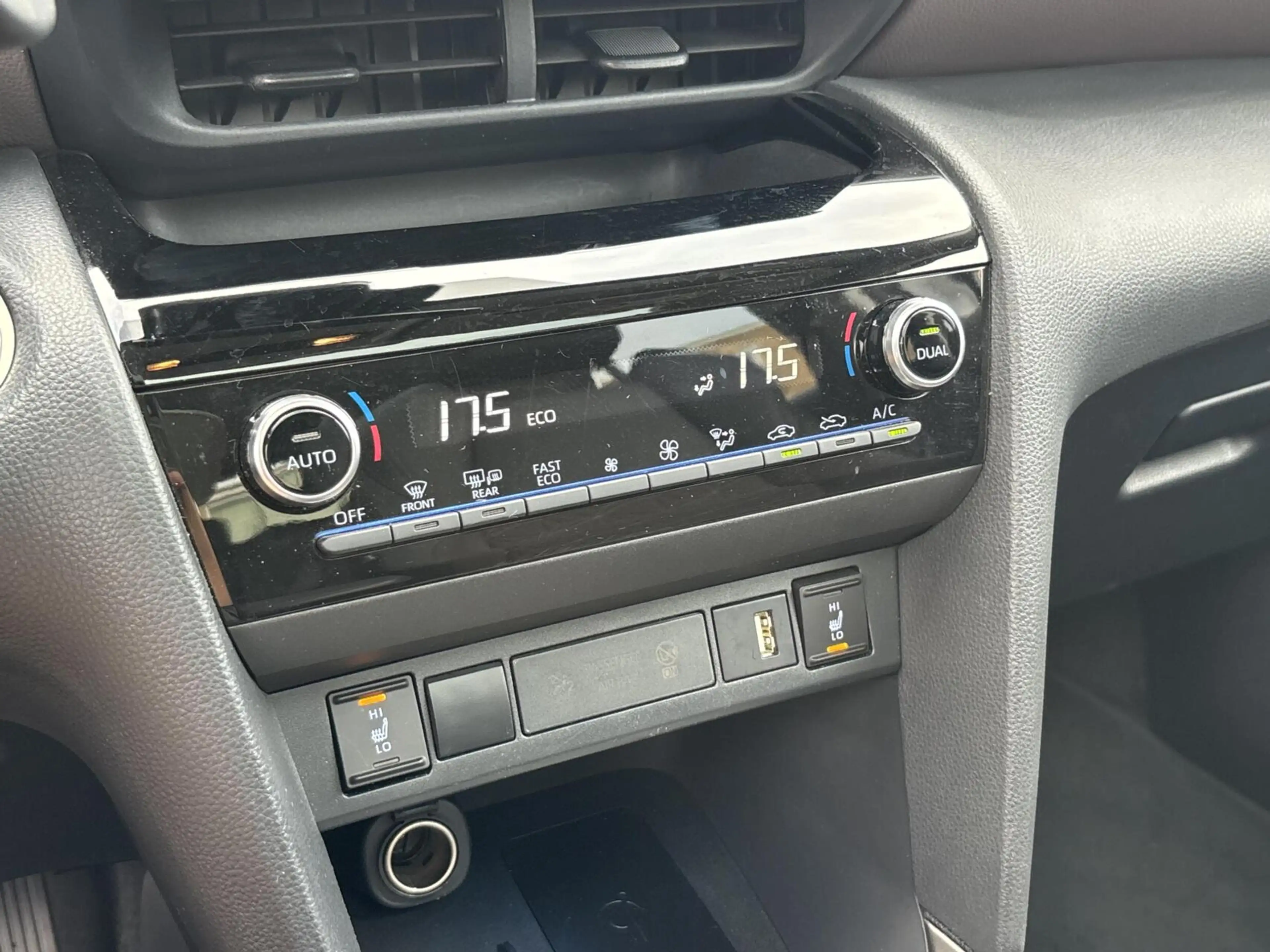 Toyota Yaris Cross 1.5 Hybrid Executive Bi-Tone | Pano | JBL | HUD | — photo 25