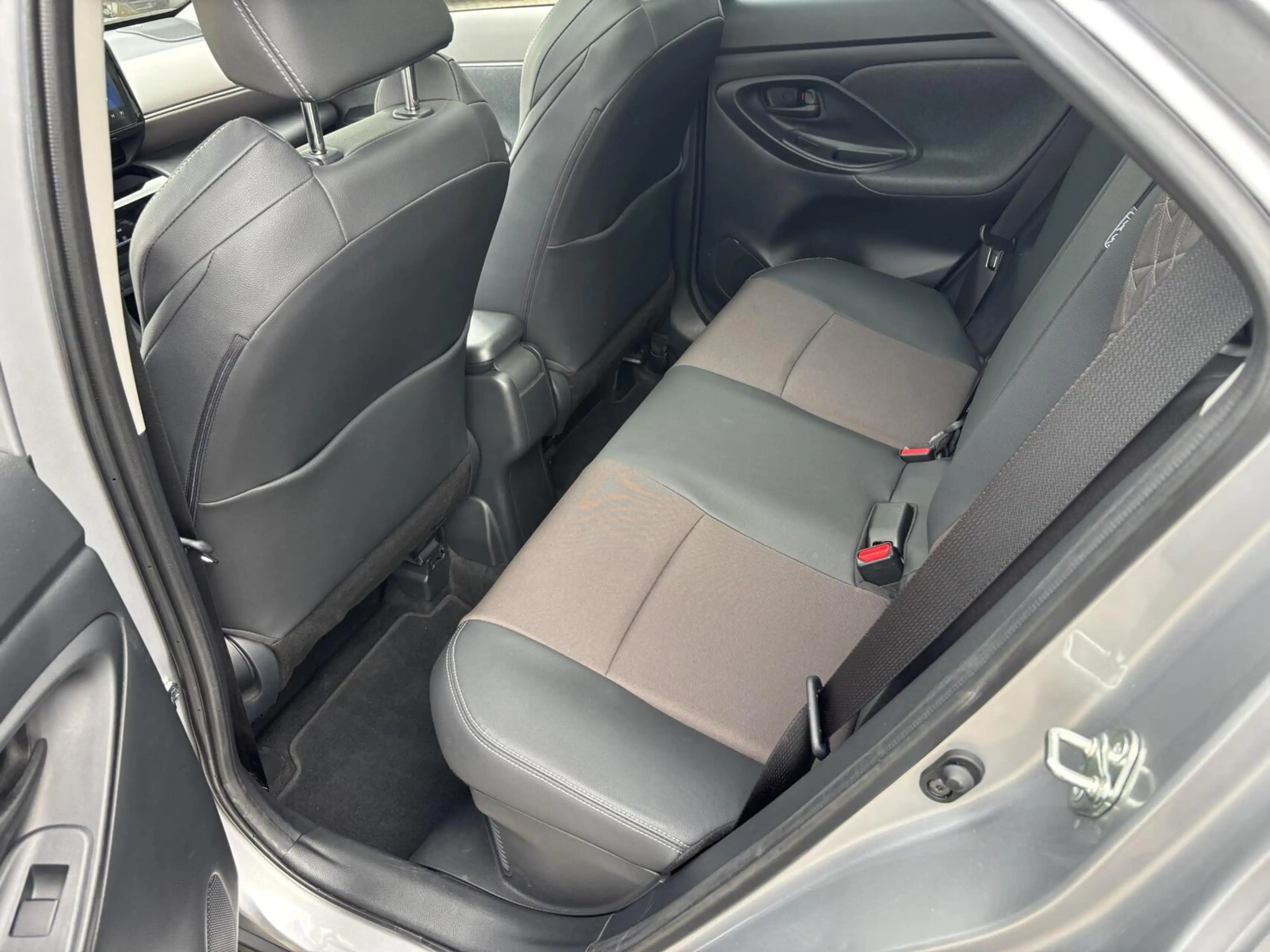 Toyota Yaris Cross 1.5 Hybrid Executive Bi-Tone | Pano | JBL | HUD | — photo 31